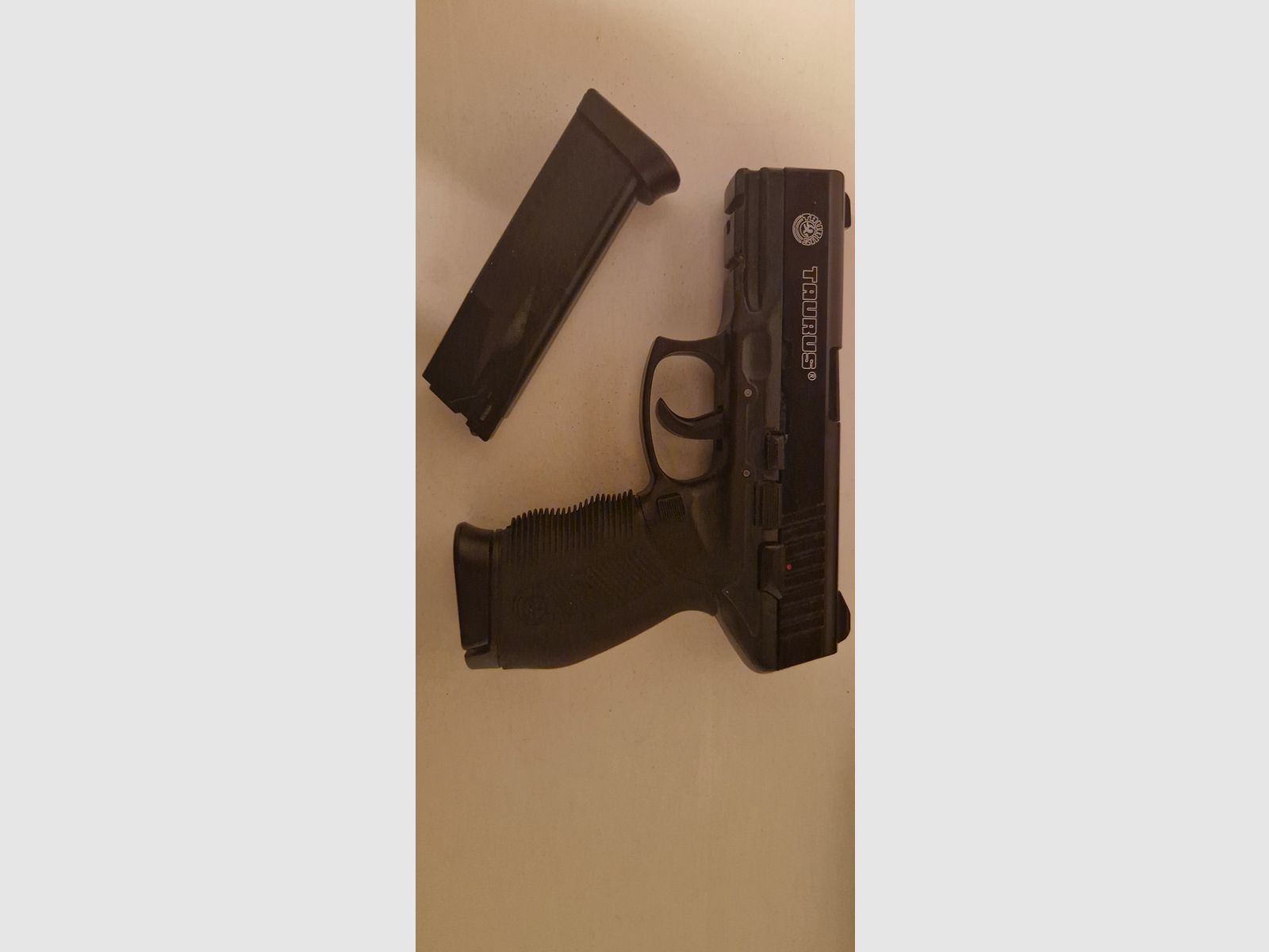 Taurus PT24/7 Airsoft 0.5 Joule