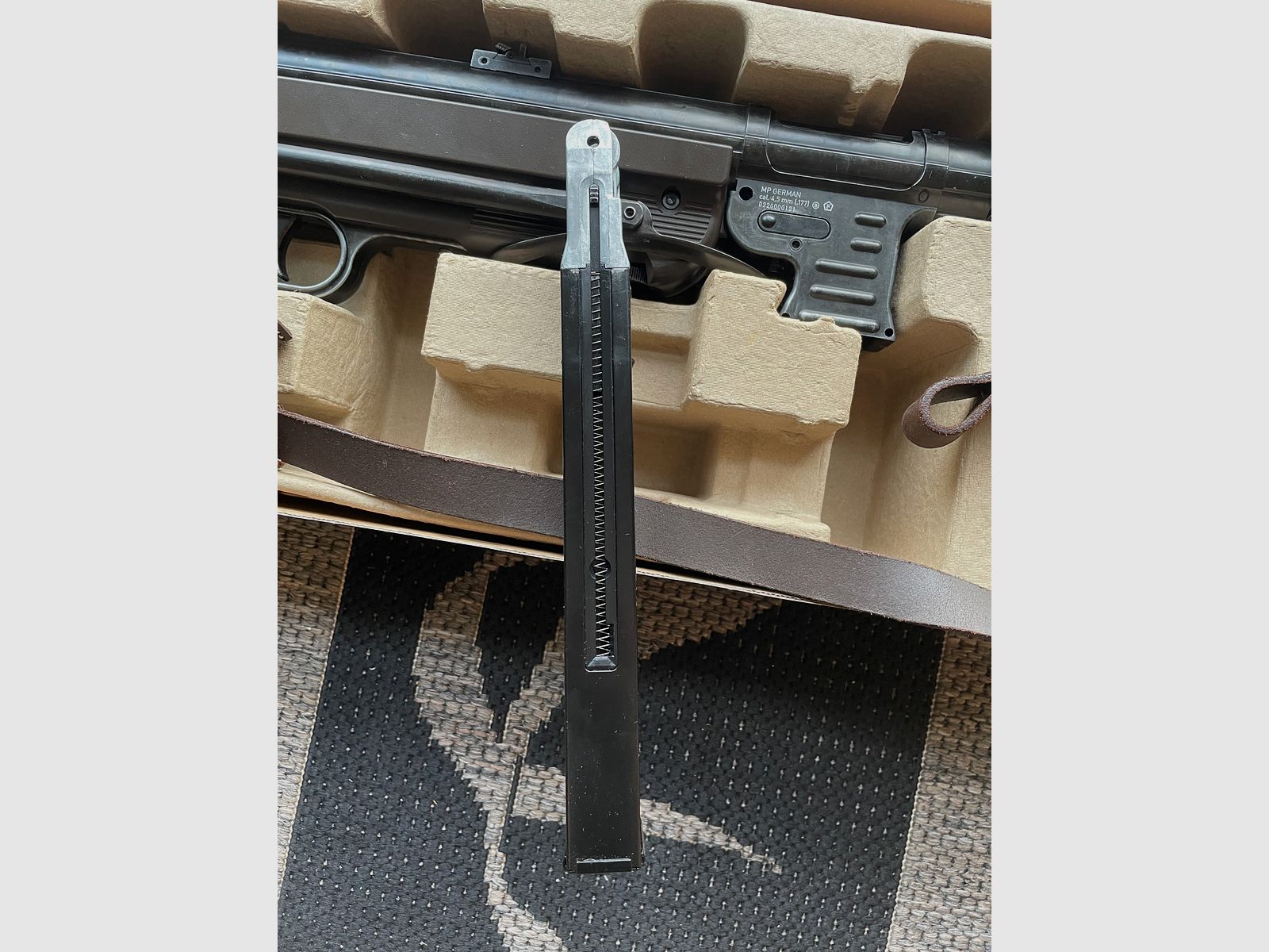 Umarex Legends MP40 Edición Legado Alemán - 4,5 mm Stahl BB Co2 (P18)