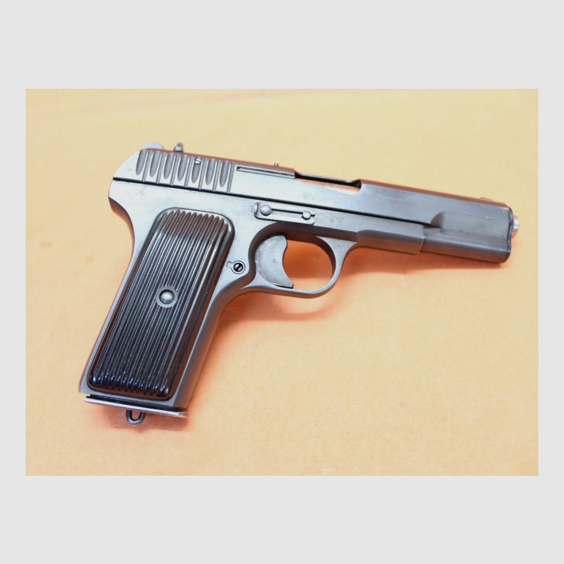 Radom Ha.Pistole .22lr Radom Tokarev TT-33 Sportowy Fabrikzeichen 11 im Oval mit Ladepatronen