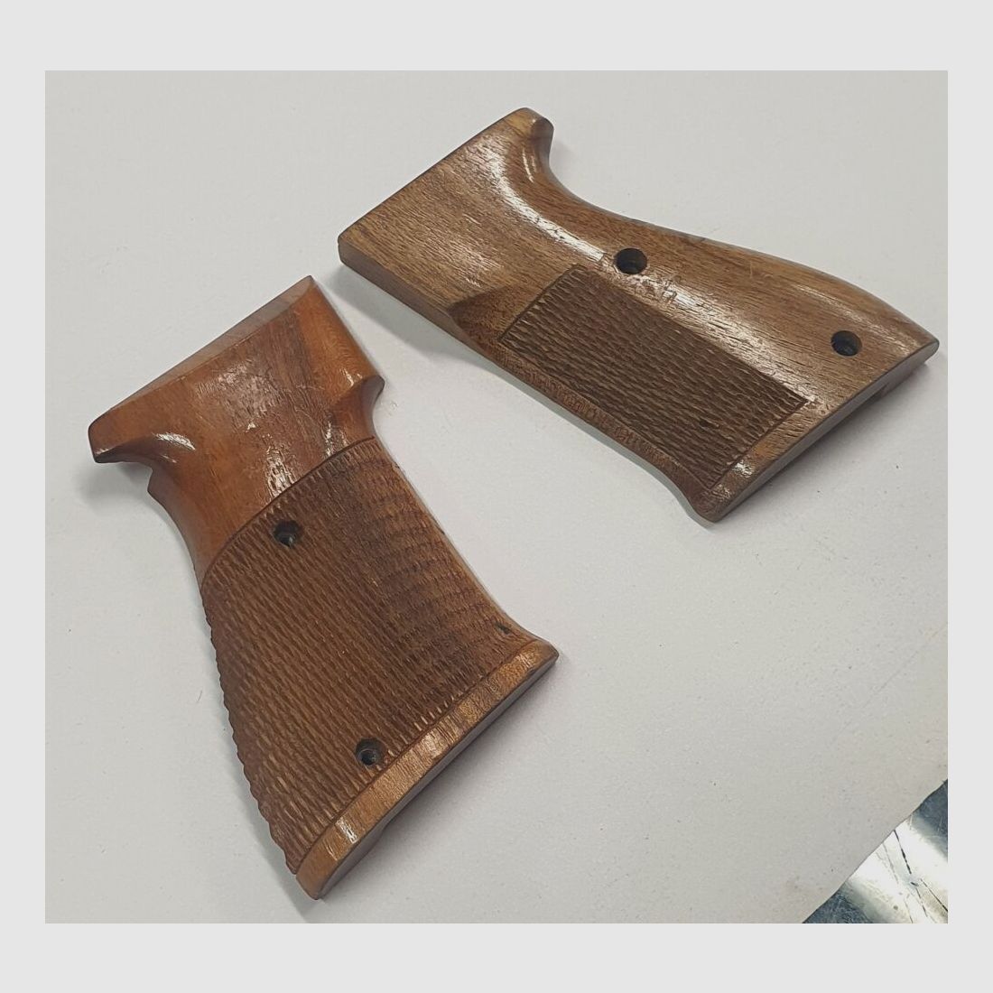 Unbekannt Matchgriffschalen aus Holz