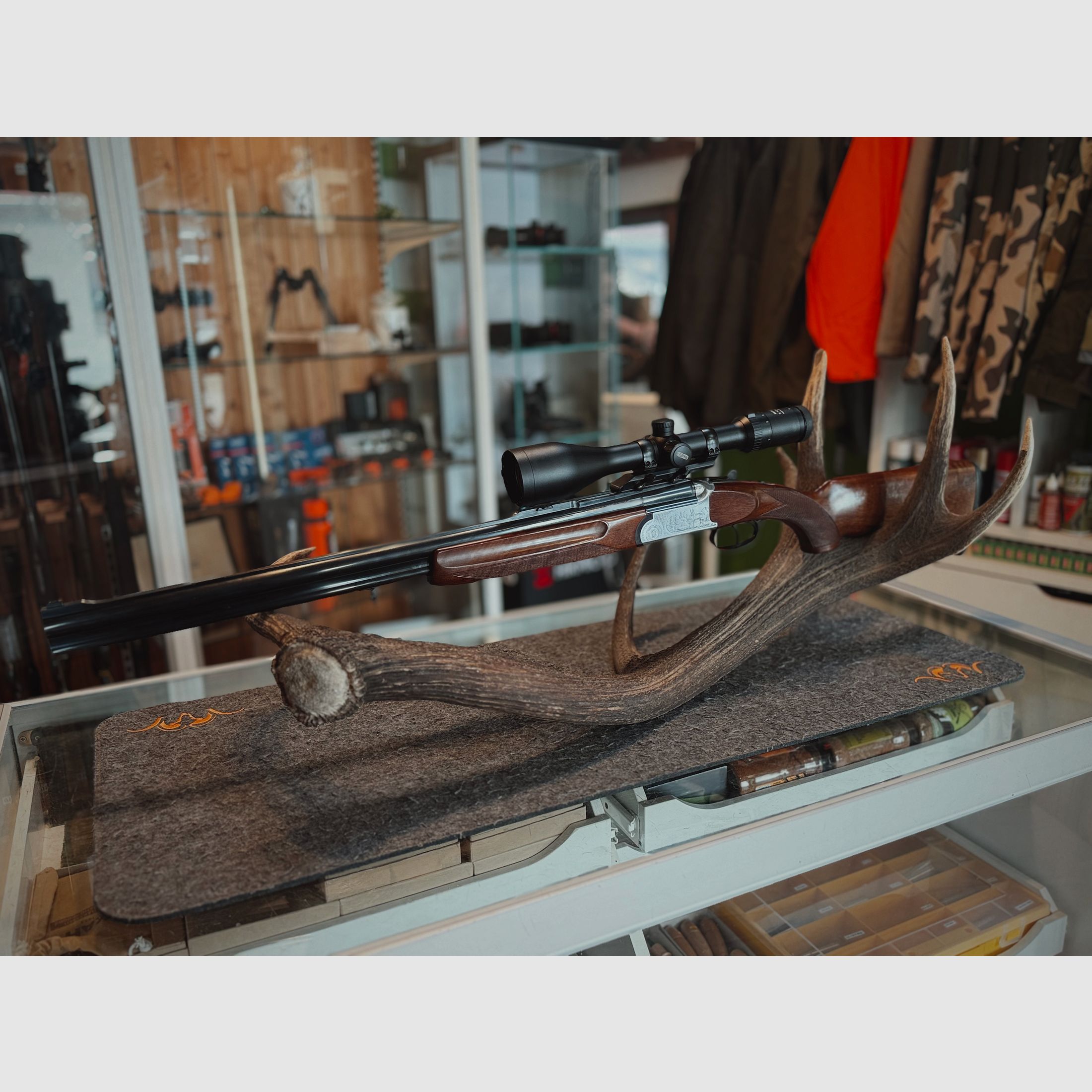 Sabatti BBF – 12/70 y 8x57 IRS – con cañón intercambiable 5,6x52R – Meopta Meostar R1 3-12x56 