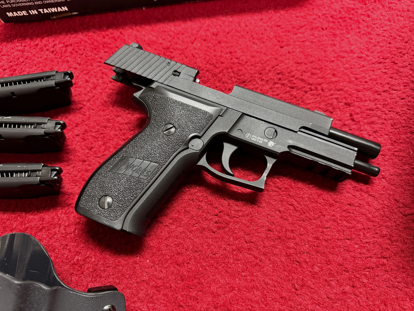 KJ Works KP-01 SIG P226 Vollmetall Gas Blow Back Airsoft GBB 6mm + Tasche-Holster - 3 Magazine 