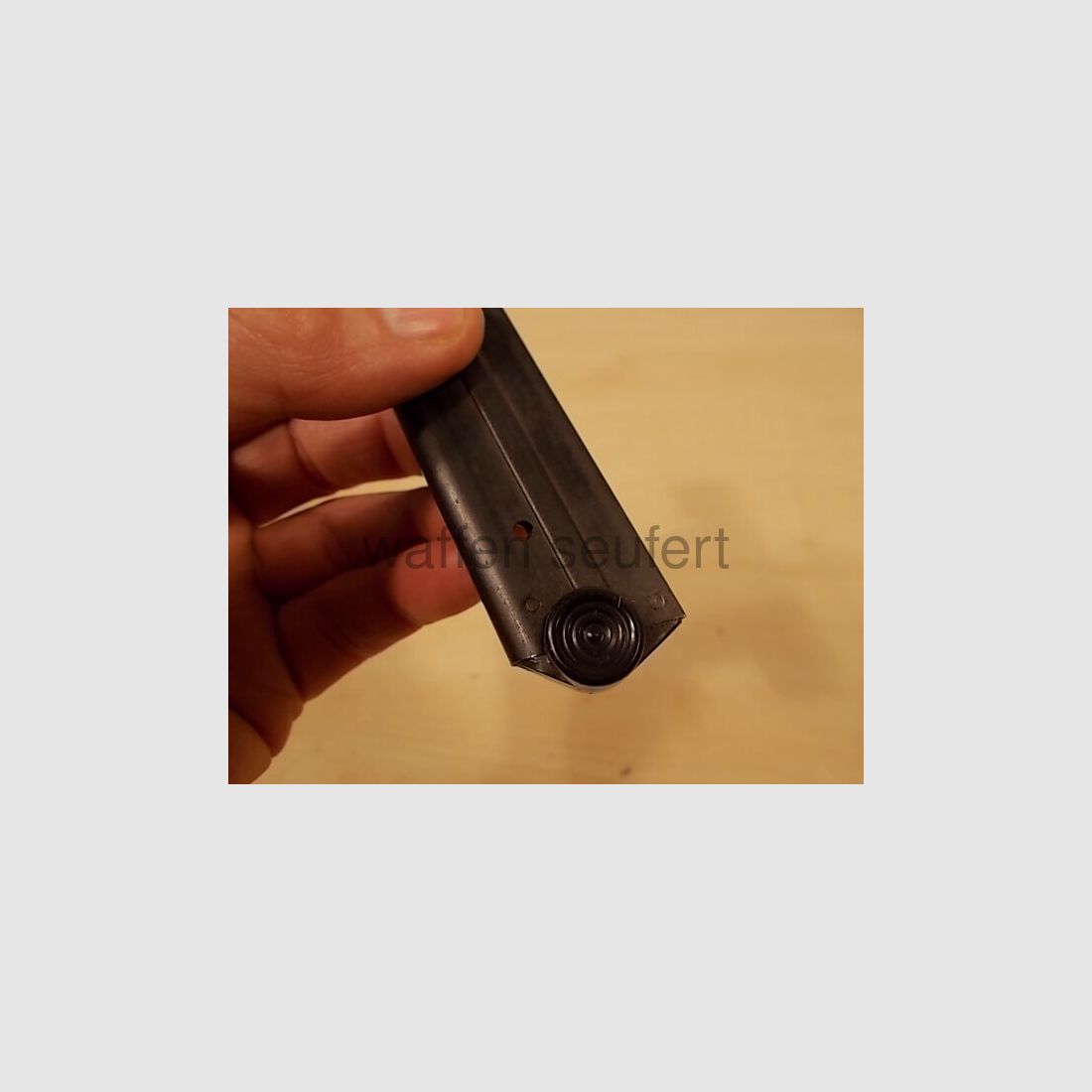 08 Tijdschrift Blik 9mmLuger Gebruikt 1-verzorgd zeer goed