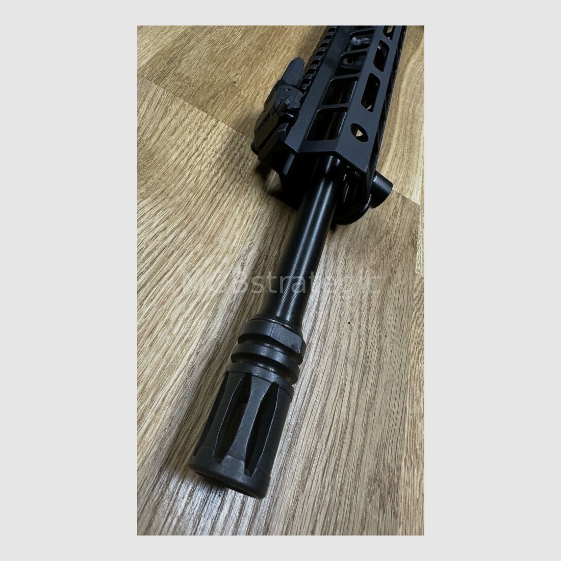 Windham Weaponry R16 Superlight - 2,64 kg - halbautom. Büchse .223Rem Gewicht ungeladen nur ca. 2,64 kg - SKU: R16SLSFSM - 16″ Superlight with Melonite QPQ Finish and A2 Flash Suppressor - 13" Windham M-Lok Handschutz System AR-15 AR15