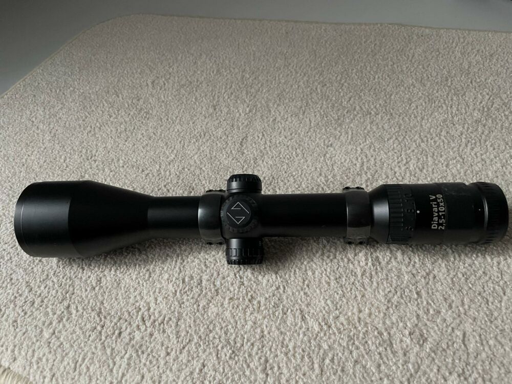 Sauer 202 Europa Luxus, Zeiss Diavari 2,5-10x50, Abs.4 Leuchtkreuz; PARD NSG NV007S
