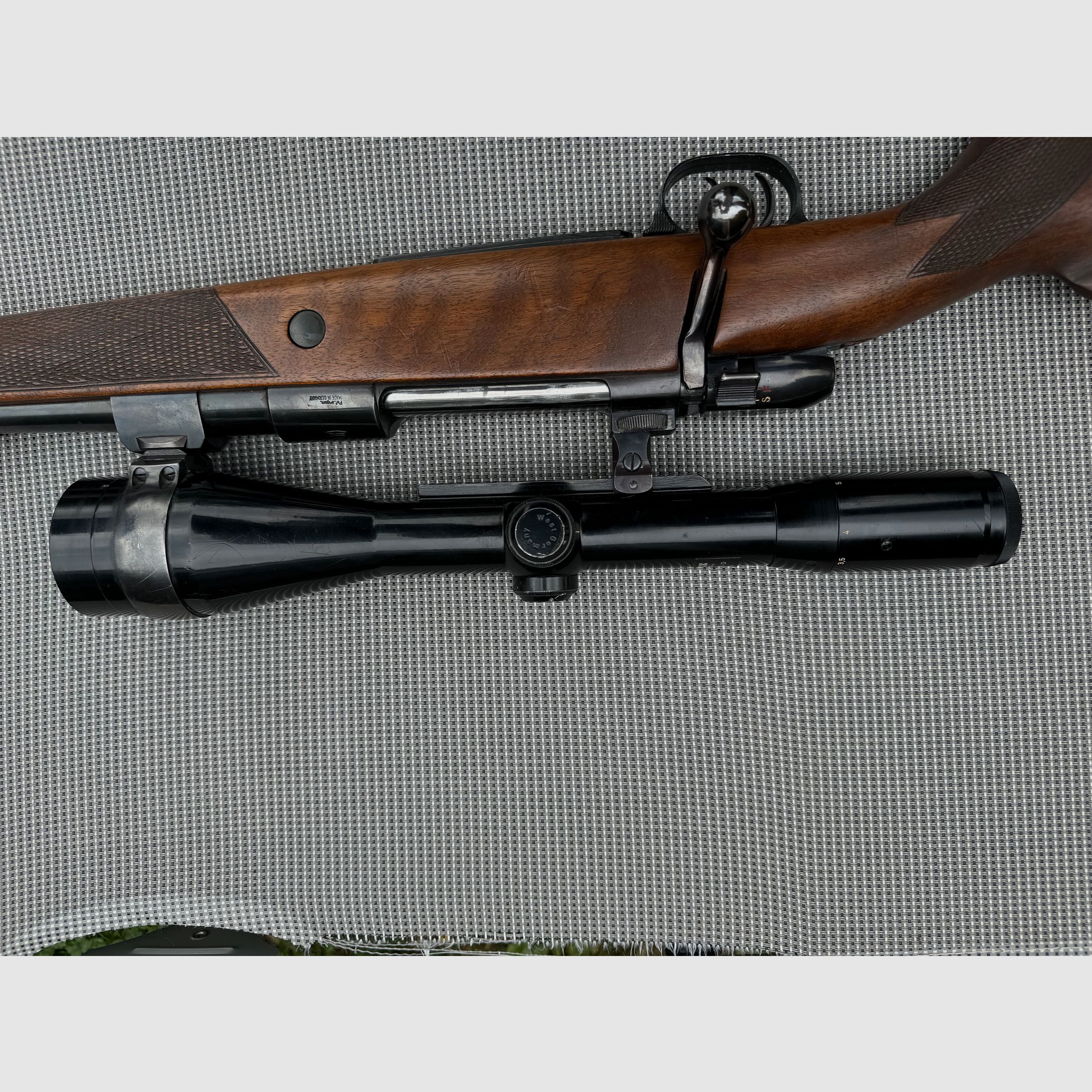 Mauser Modell 2000 Kal. .375 H&H Magnum met Zeiss Diavari 2,5–10x50 en Suhler haakmontage