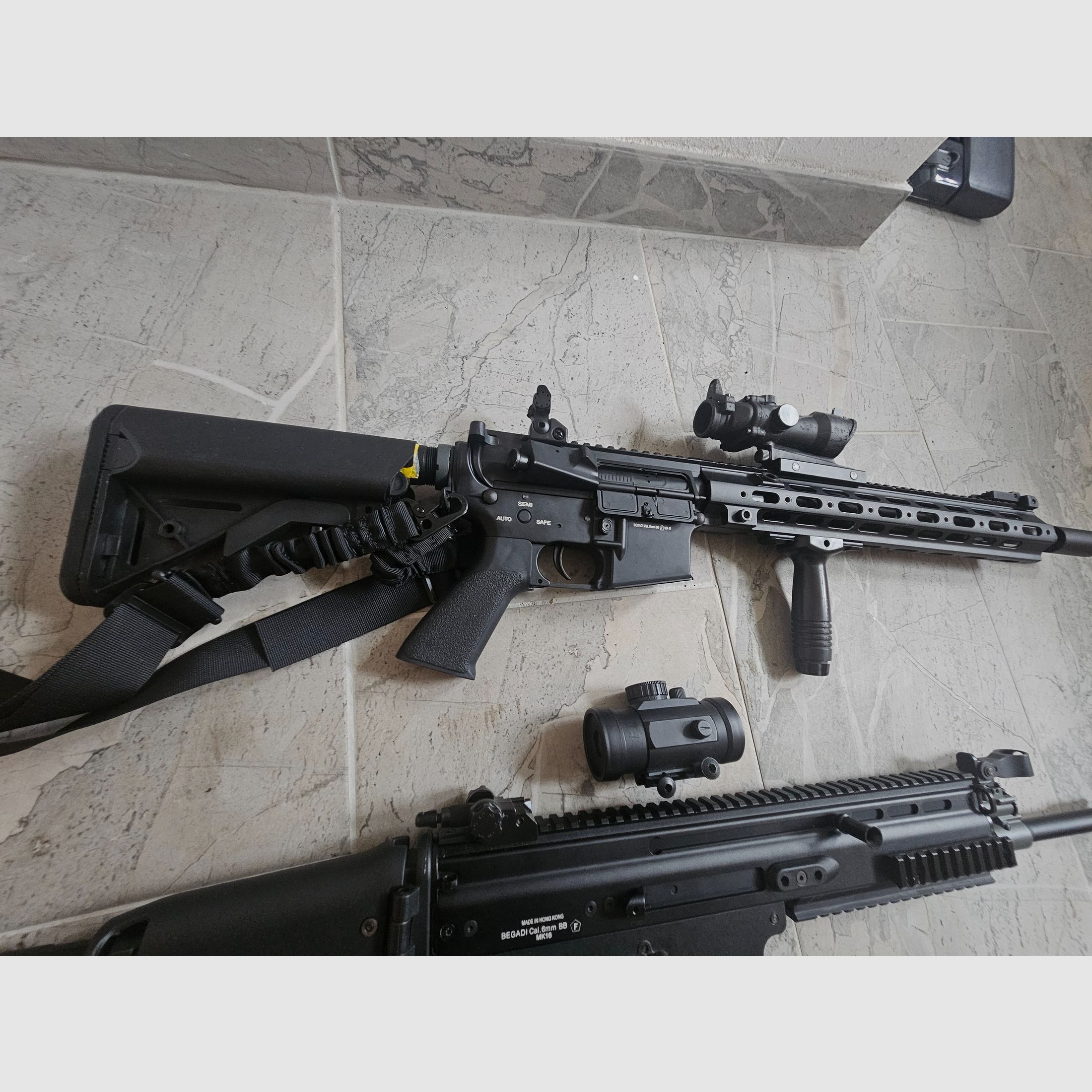 Duże Begadi S-AEG Starter-Set: MK16 (SCAR-L) & M4 M-LOK inkl. 10 magazynków, akumulatorów i kompletnego wyposażenia w kamuflażu Flecktarn, zdjęcie 5 z 15