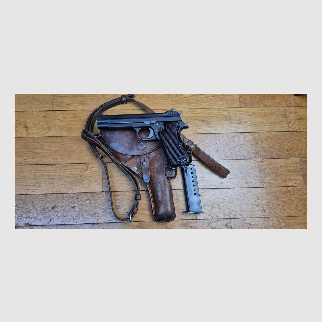 Bellissimo pistola SIG P210-2 – Mito del 9 para – Arma militare del 4° contratto – Circa 1971/72 – Ottima brunitura – Funzionamento e canna da sogno – 2° caricatore e fondina (il tutto!) forniti in aggiunta – Condizioni TBE/TBE+!, immagine 1 di 25