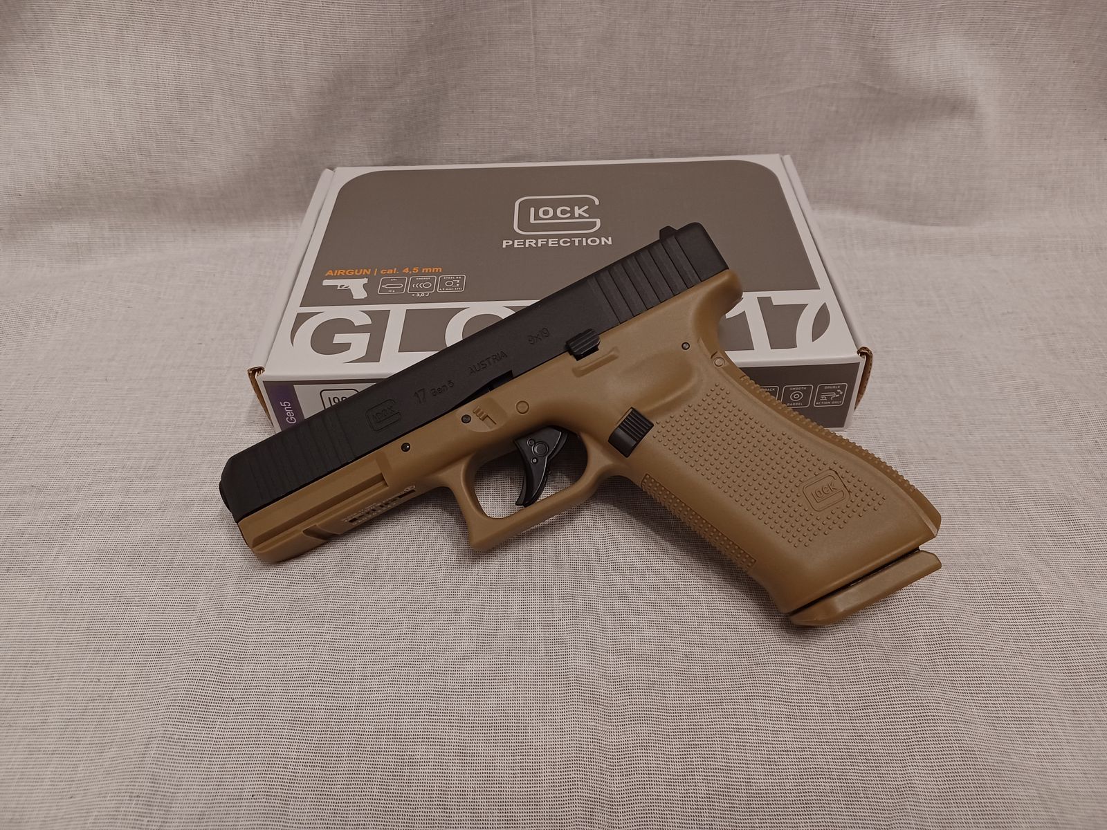 Glock 17 Gen5 / Coyote / 4,5 mm BB / BlowBack / CO2 / Pistole / OVP (32)