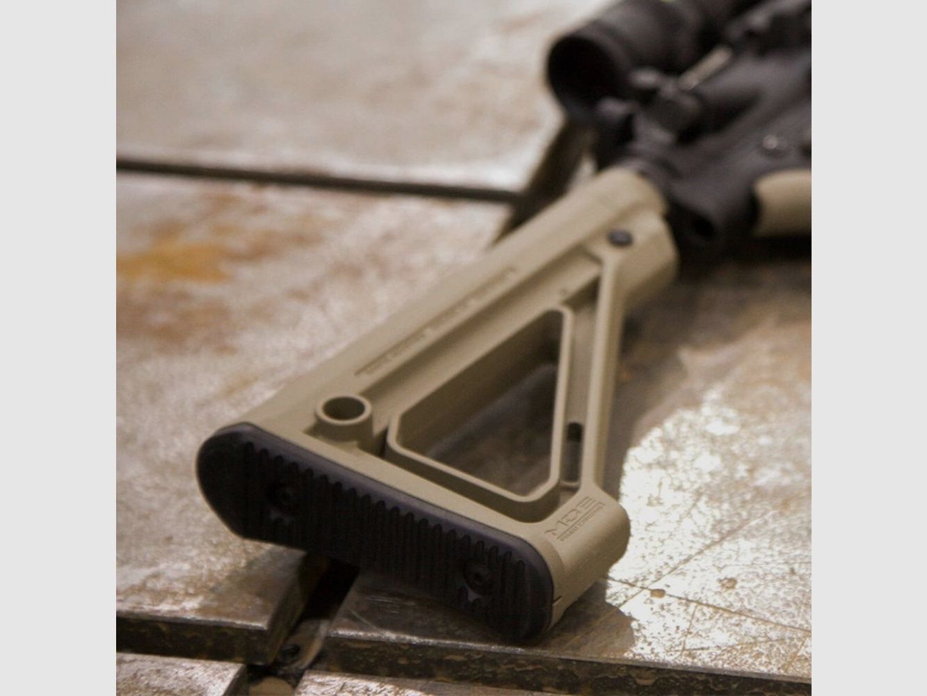 Magpul MOE Carbine Festschaft – Mil-Spec - FDE