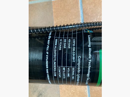 3.0 liter carbon bottle 300 bar and Eazy Fill filling station Foster female connection