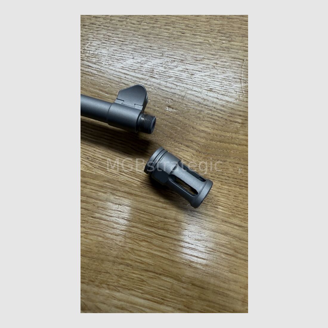 Ruger 10/22 met A-Team kolf systeem / loop en 2x Ruger BX-25 magazijnen cerakote zilver gecoat / loopdraad 1/2"x28UNEF