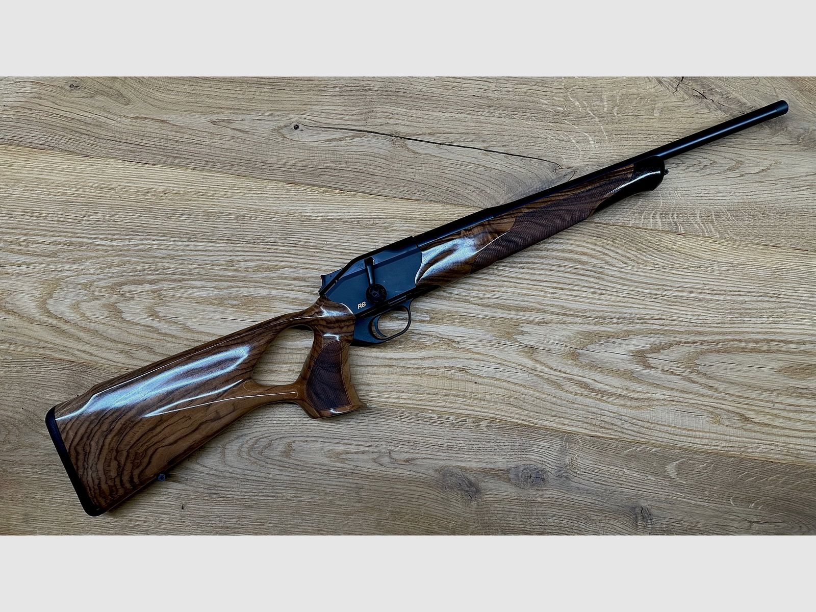 Blaser R8 Success / HK 4 / Lochschaft / gekürzter Lauf / M15x1 / Kaliber nach Wahl / AH Kammergriffkugel