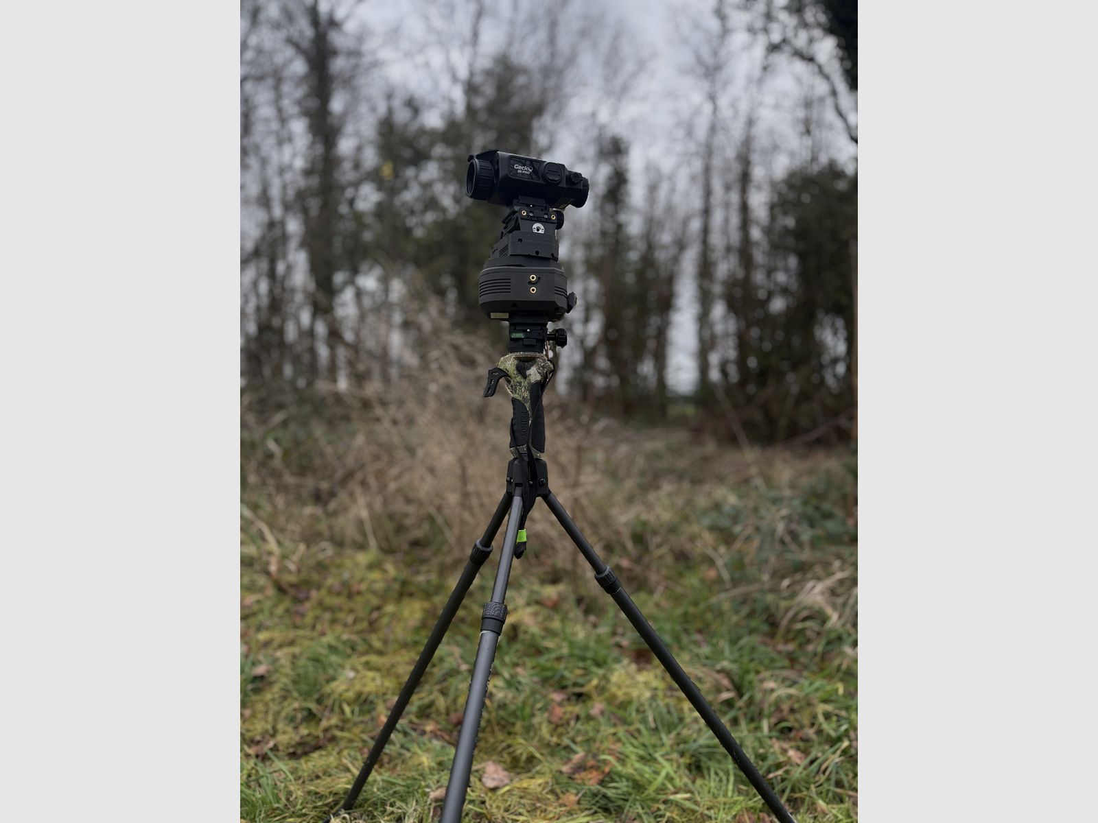 HIGH SEAT HOLDER SET INCLUDING MINI TRIPOD