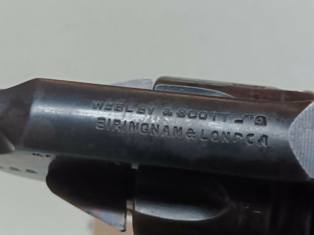 Webley & Scott revolver a tamburo