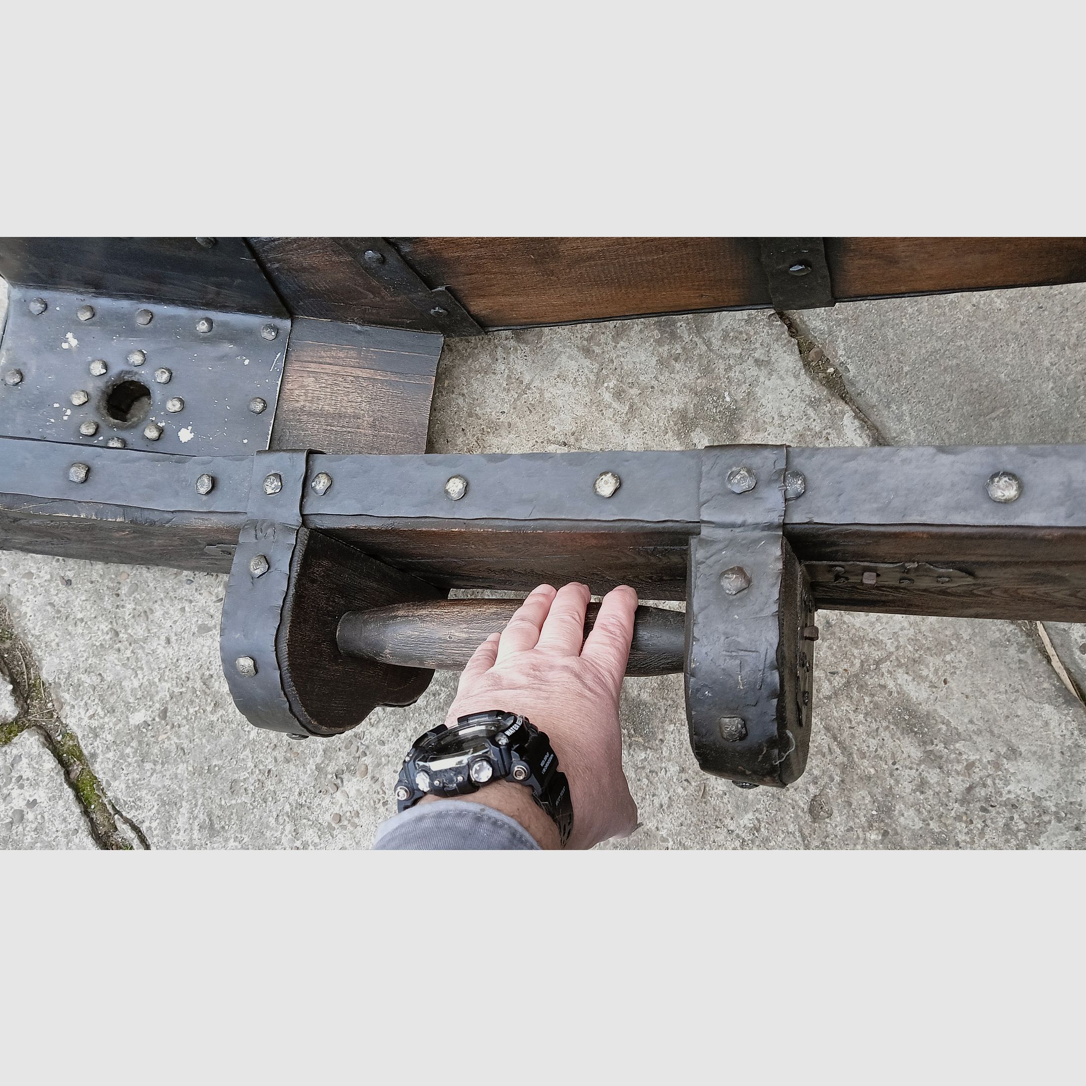 OgłoszenieReplika armaty wojskowej