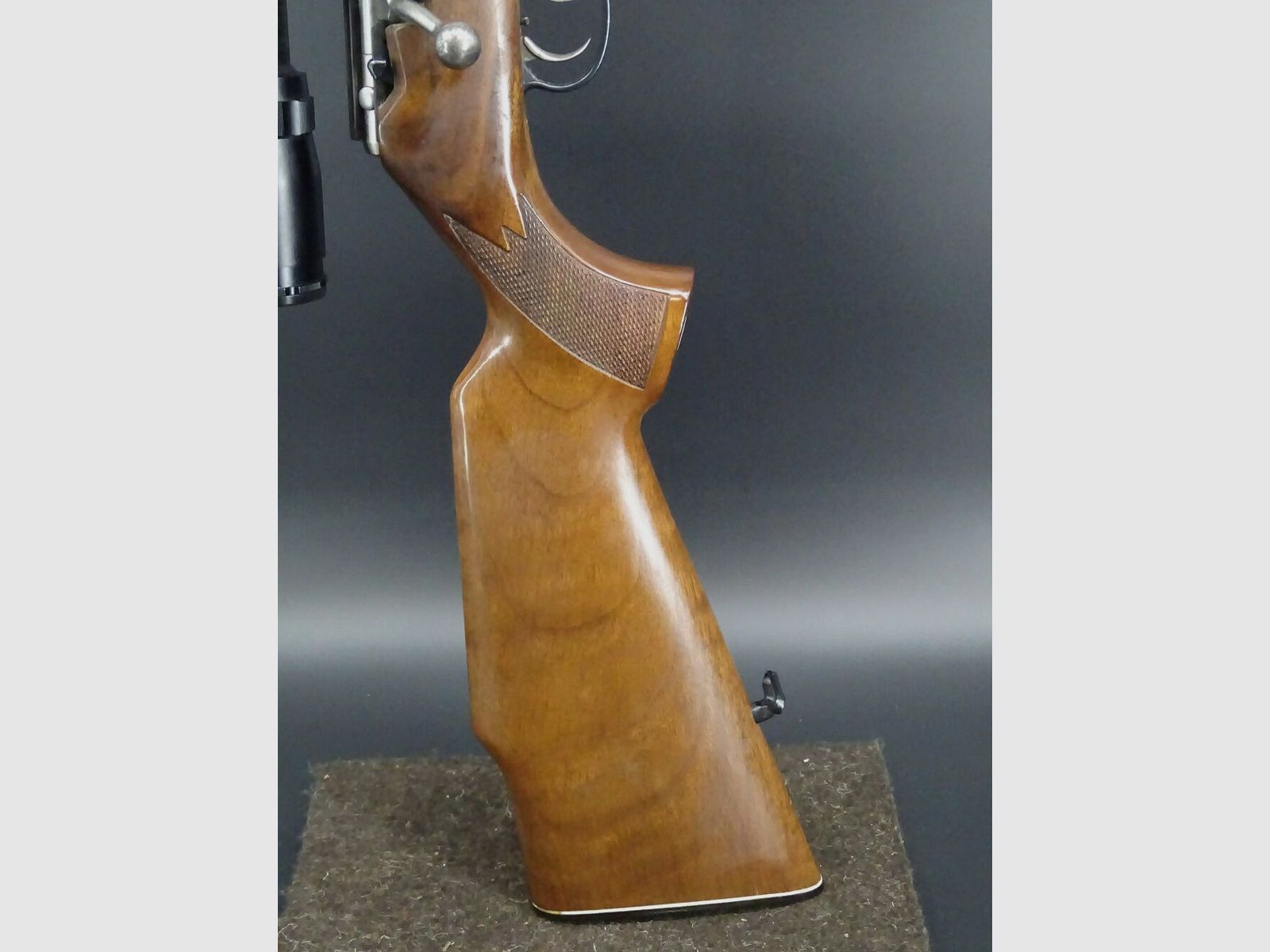 Anschütz 1415 / 1516 calibro .22lr ZF Bushnell 3-9x40 1415 / 1416