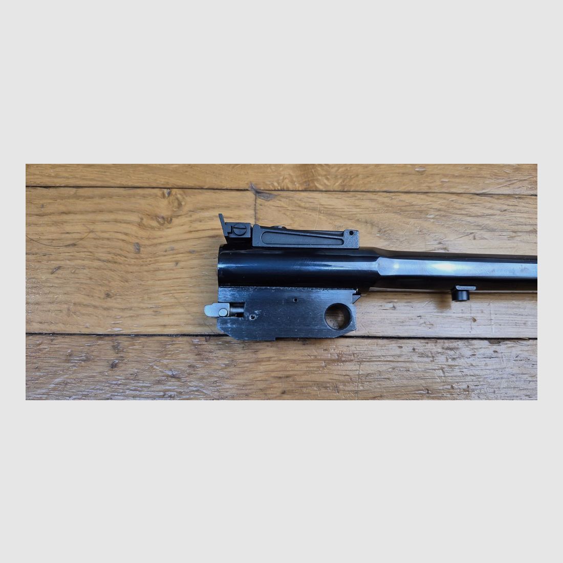Très beau canon pour Pistolet Thompson Center – Modèle Contender – Canon 10 pouces – Rare en calibre 38 special – Arme de Rochester – Superbe canon octogonal à splendides rayures – Bronzage 100% – Belle pièce d&rsquo;entrainement et de précision – TBE+++, image 18 sur 21