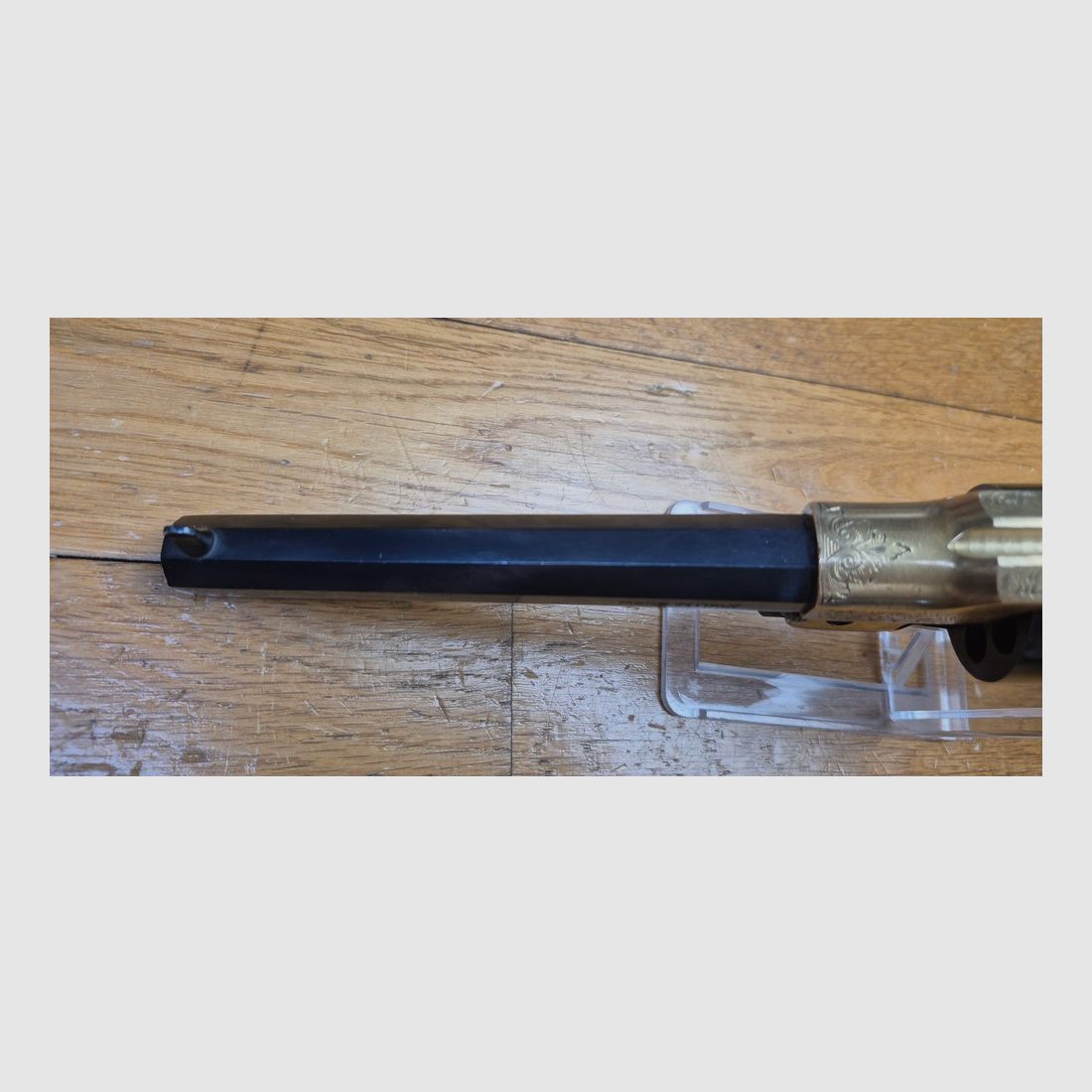 Revólver tipo Remington 1858 Navy — Cal. .36 PN (pólvora negra) — Réplica italiana de Rigarmi / RAG — Bonitas empuñaduras — Accesorios de latón grabados — Excelente cañón espejo y bonitas cámaras — Arma de 1983 — Muy buena mecánica — TBE, imagen 15 de 22