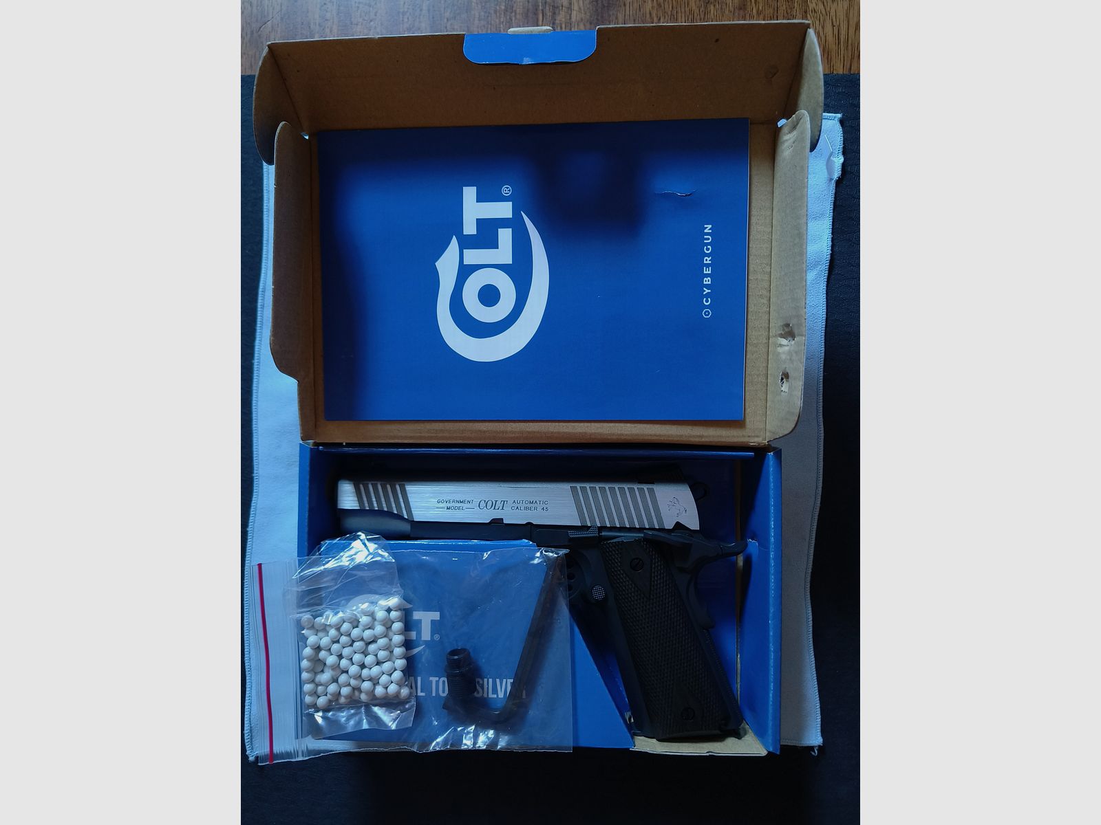 Cybergun COLT 1911 RAIL GUN Dual Tone Silver Vollmetall CO2 Blow Back incl. maletín y munición NUEVO