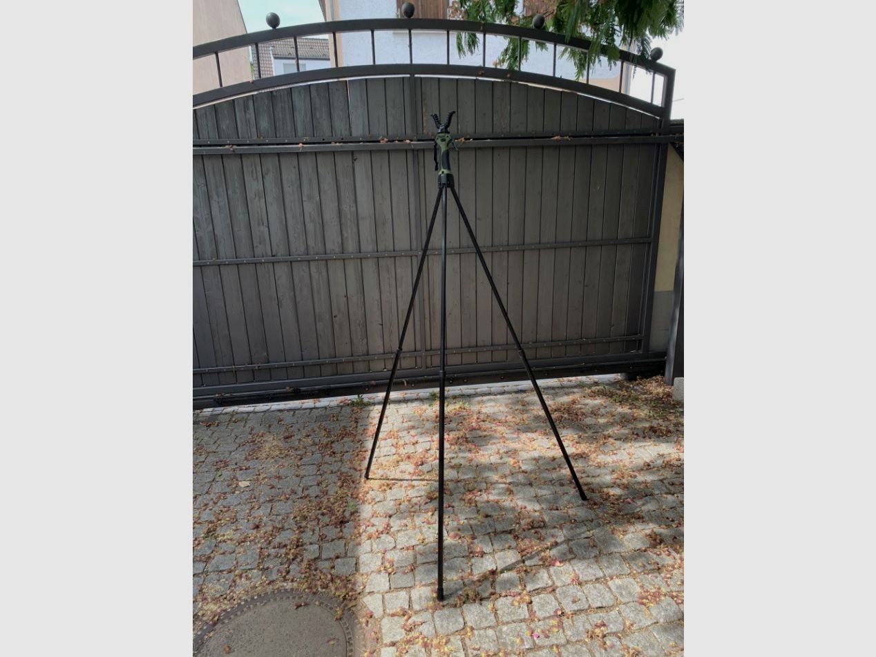 Hunting shooting target stick tripod. Like new!