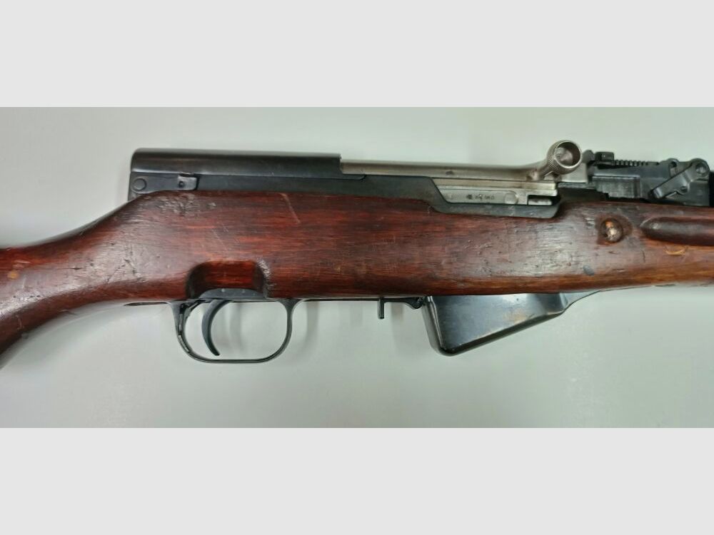 Rifle semiautomática Simonov SKS-45, cal. 7,62x39, completamente numerada, incluyendo accesorios
