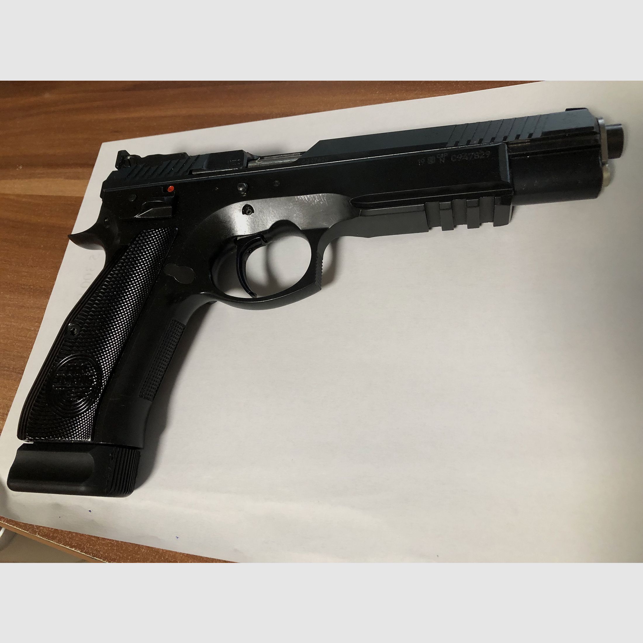 Verkauf halbautomatische Pistole von Haus CZ-Taipan Pro-Tuning und inklusive KK-Pistole, als Geschenk!