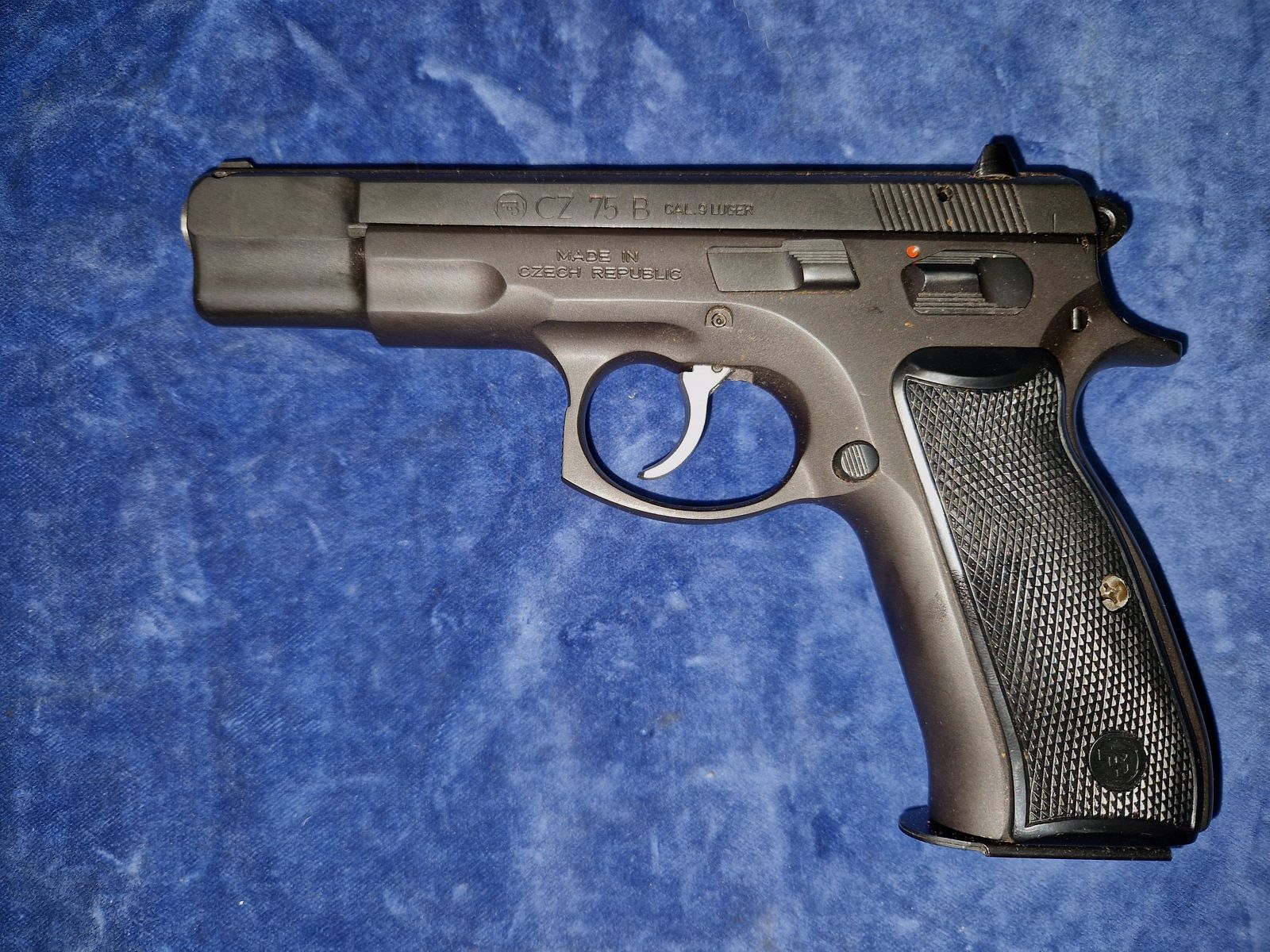 CZ 75 B 9x19mm, Bild 2 von 6
