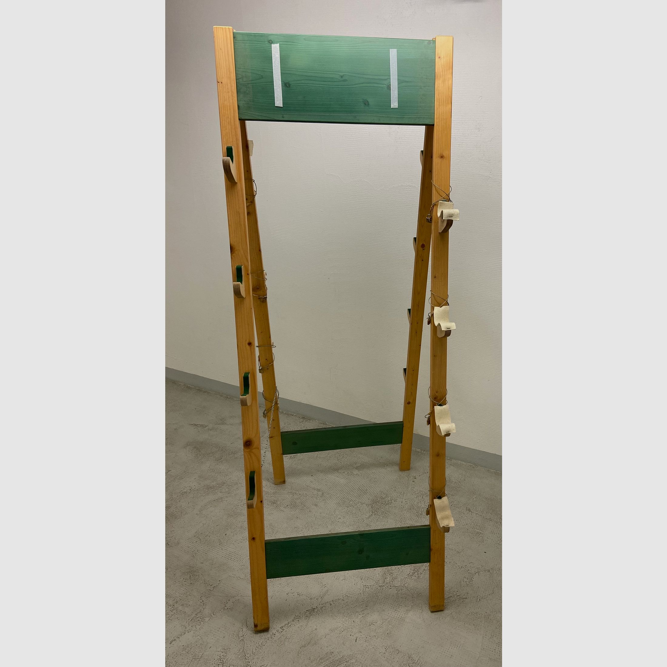 Gun rack - wood - stand - freestanding - guns lockable