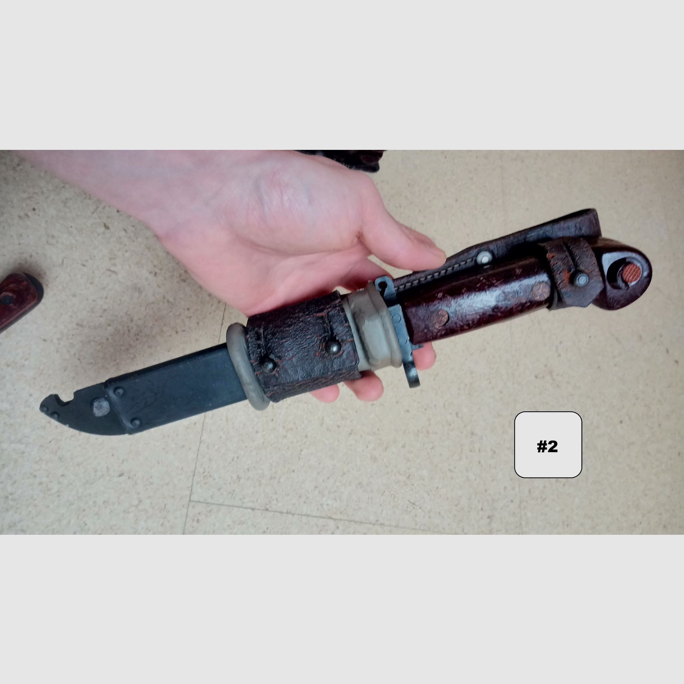 3 Rumänische 6h3 (6x3) AK Bajonette komplett inkl. Gummi Isolator und Leder Frosch  // AKM Bakelit Vintage