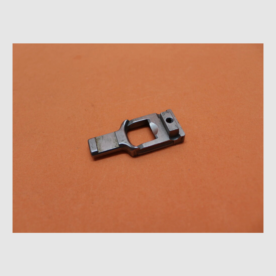 BUND SURPLUS Heckler&Koch HK G3: Vizierhouder H&K voor trommel-dioptervizier, wit afgewerkt (SURPLUS als nieuw)