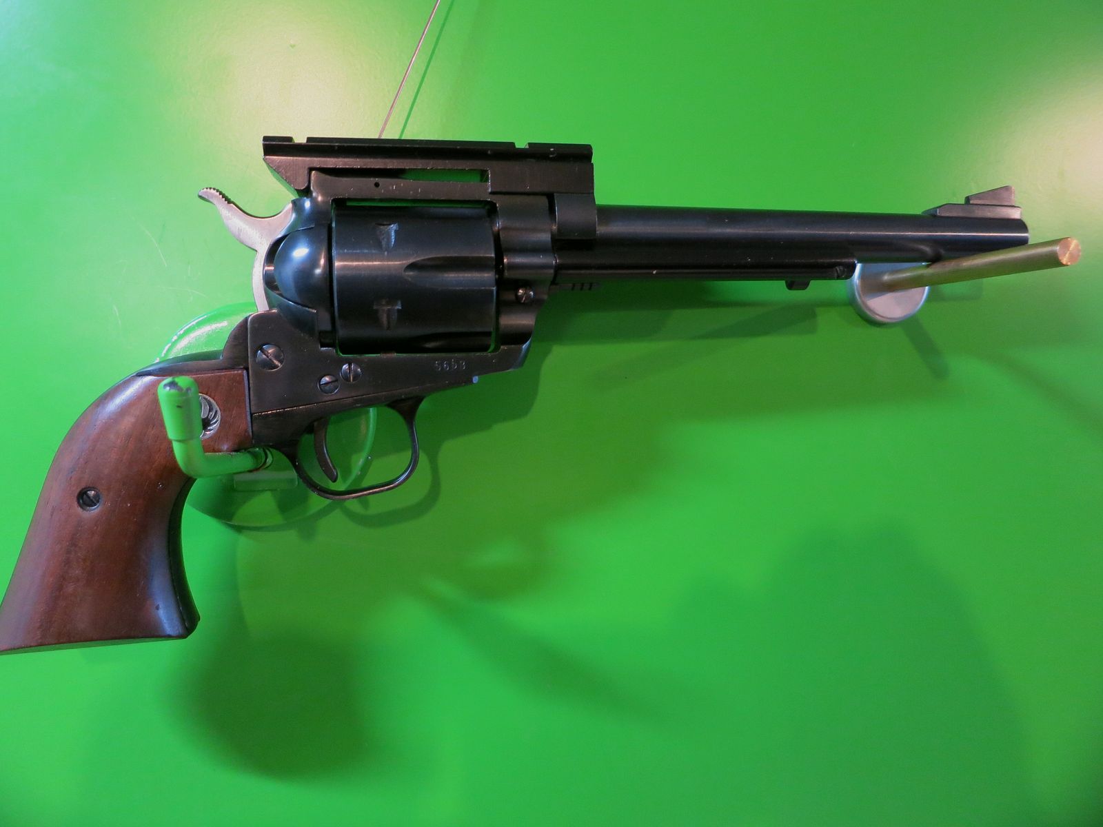 Revólver occidental, Sturm Ruger & Co., modelo Blackhawk, cañón de 7,5", .30 Carbine, riel Weaver #52-