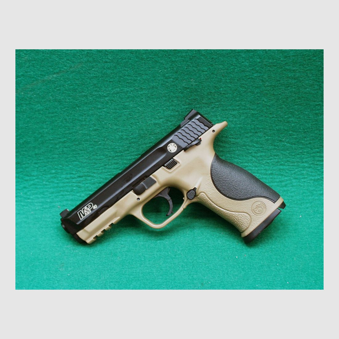 Umarex	 Smith&Wesson M&P 40, FDE, CO2 Pistole
