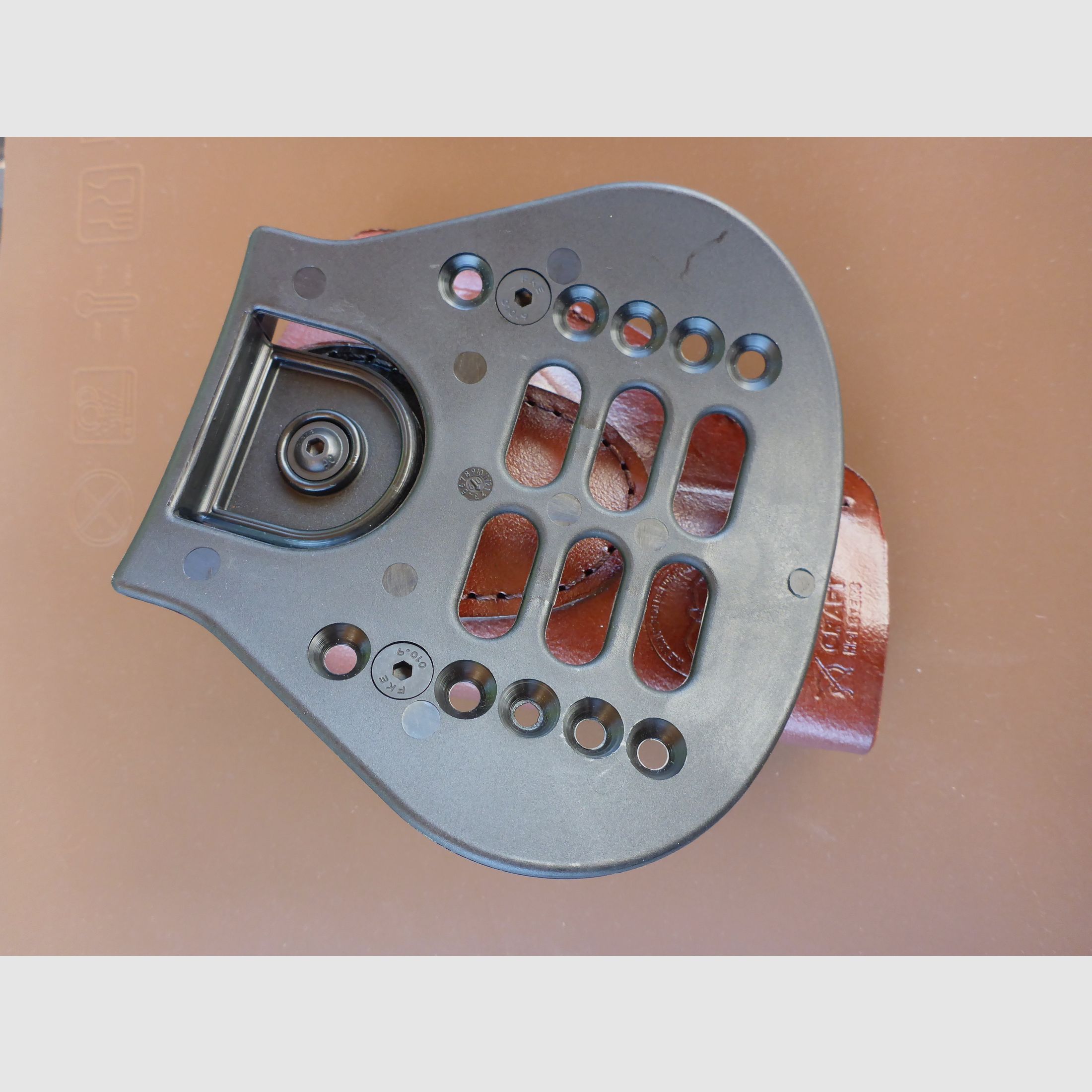 Paddle Holster per Ruger SP101, 3", adatto anche per lunghezze di canna più corte.