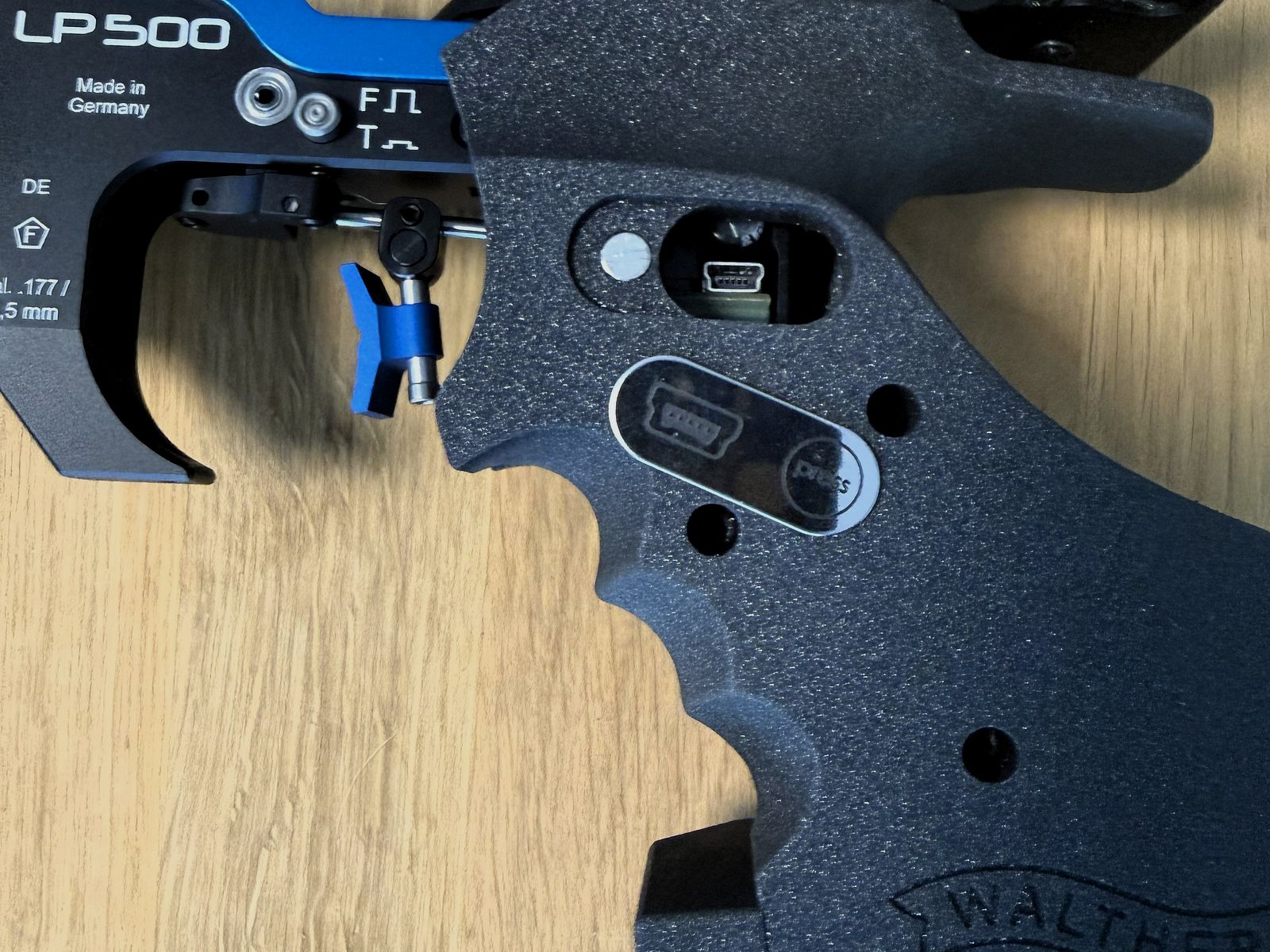 Walther LP 500 Meistermanufaktur mit el. Abzug, blau, 5D Griff M/L mit viel Zubehör
