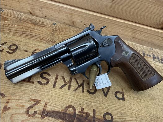 Revolver Amadeo Rossi Mod.971, Kal..357Mag., Holzgriffschalen, super Zustand!!!