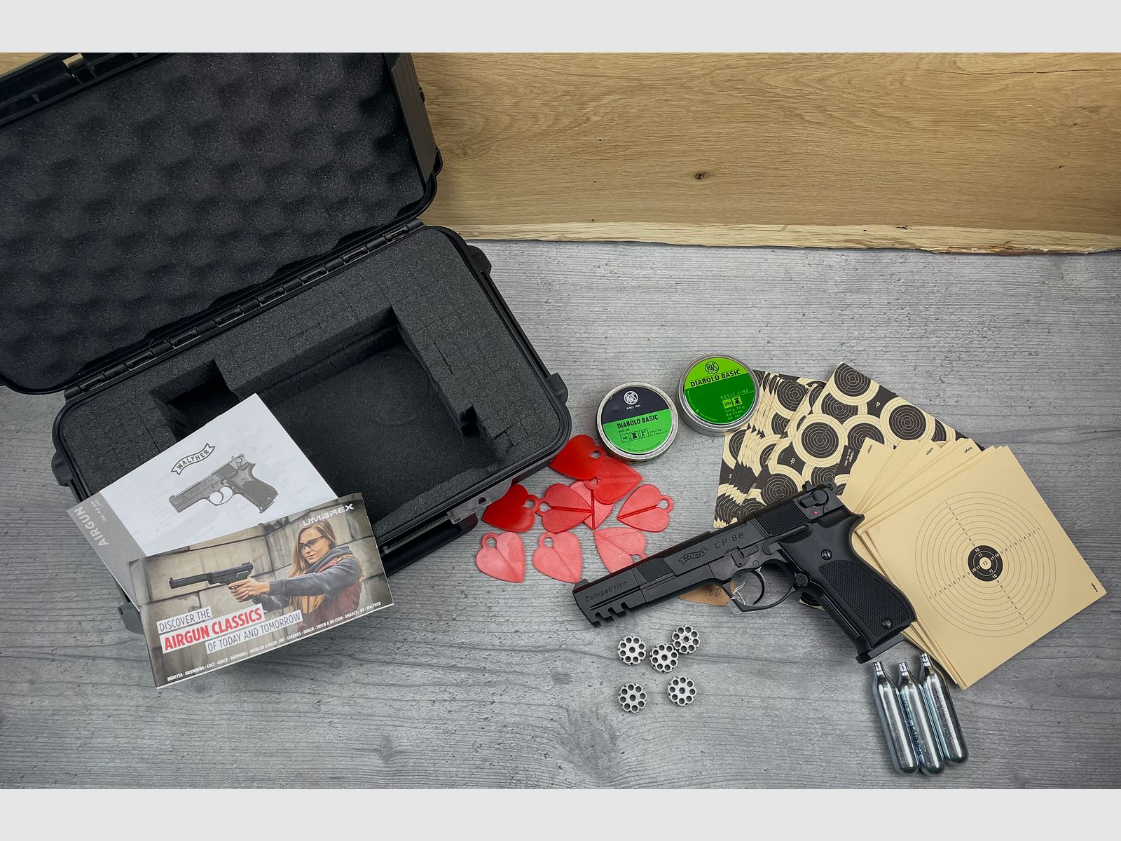 Umarex Walther CP88 CO2 pistol 4.5mm diabolo + 3 cartridges, ammunition, shooting targets & large case