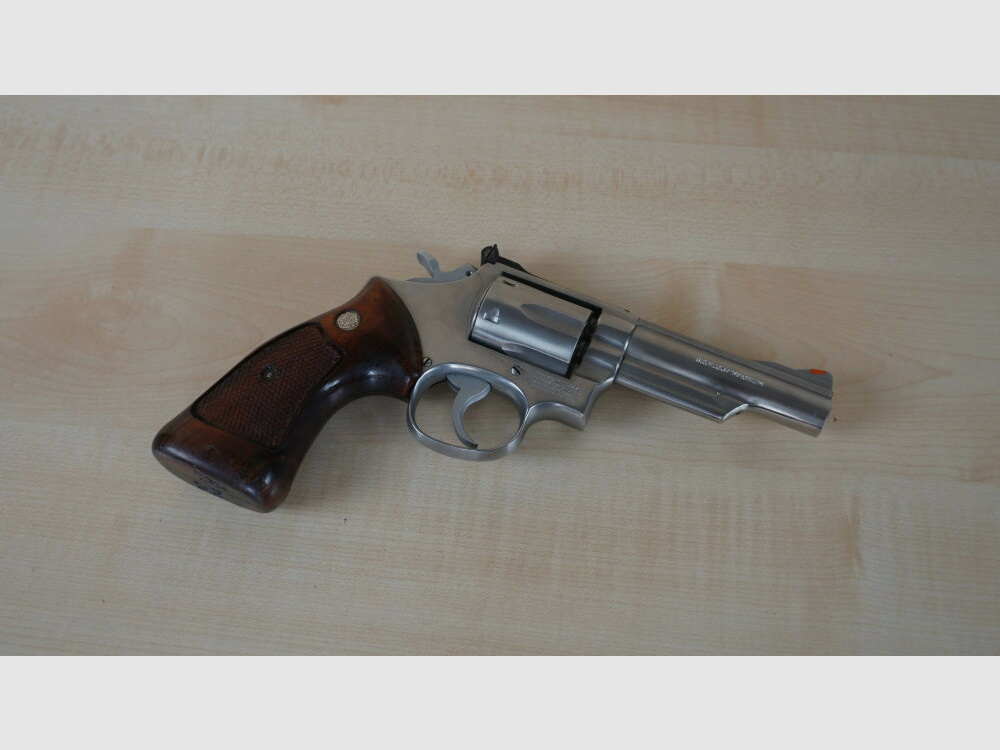 Smith & Wesson	 66 - 1