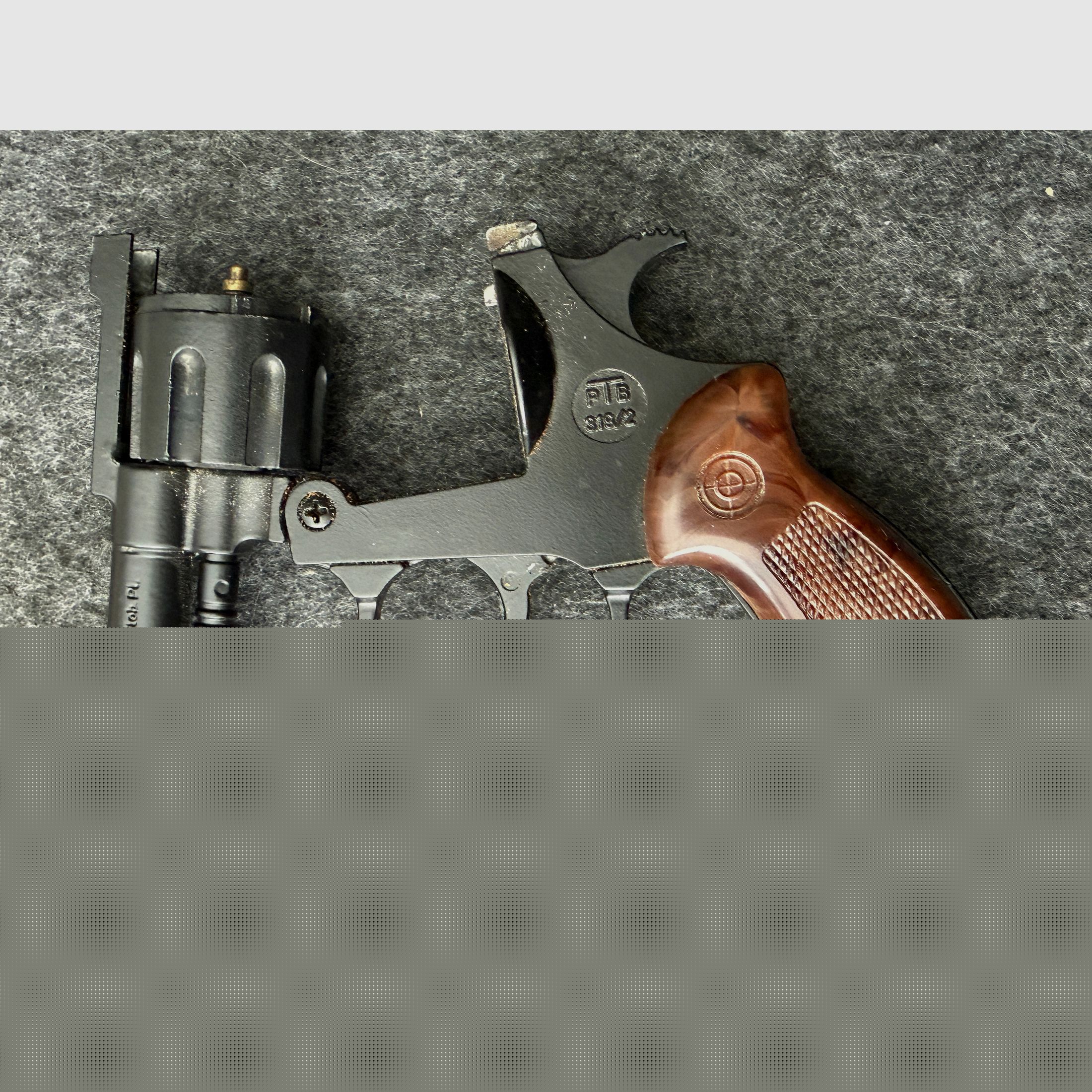 Revolver a salve Umarex 6mm Flobert con coppa di lancio avvitabile