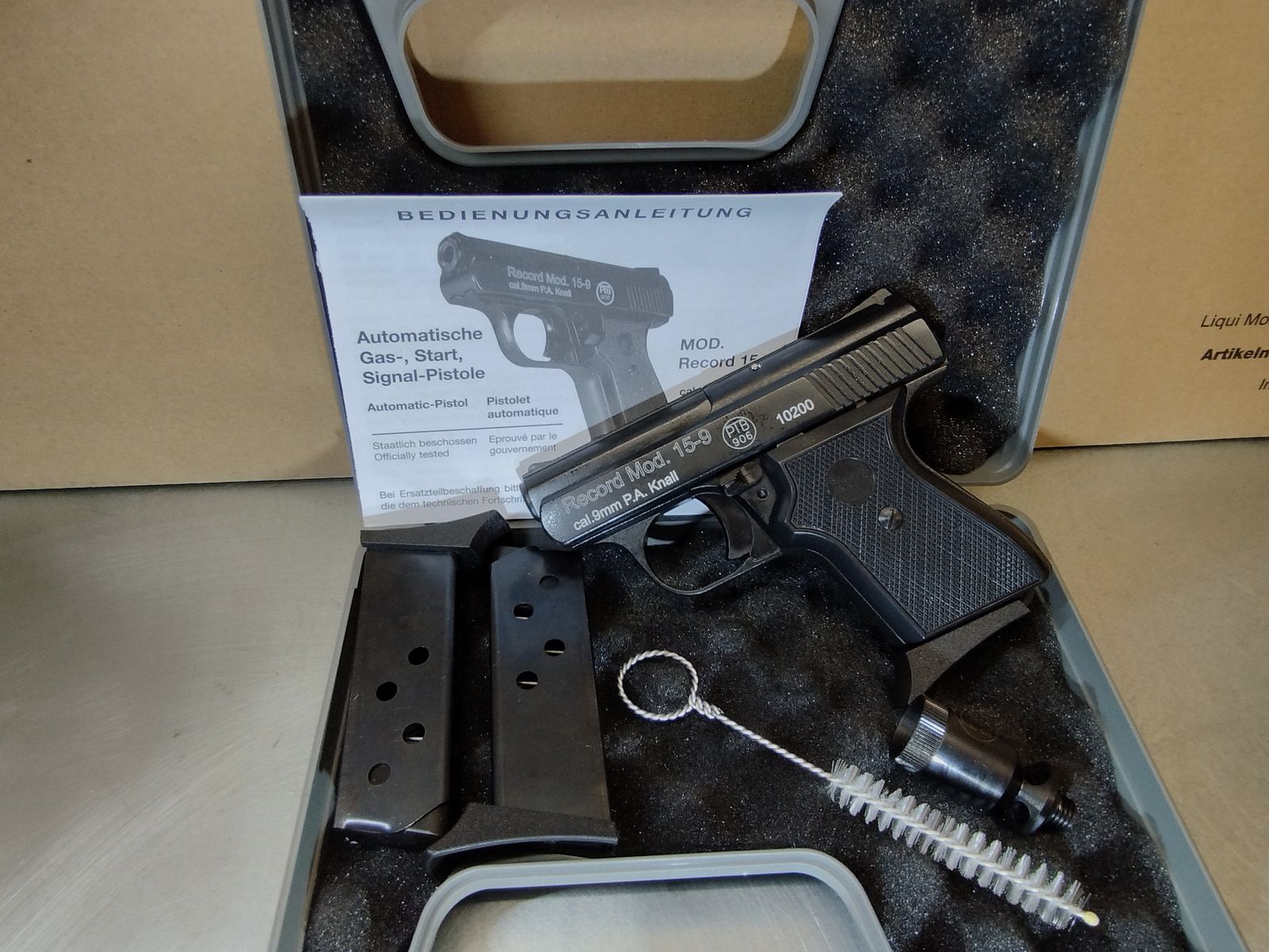 Record Mod. 15-9 blank firing pistol 9mm blued + 2x spare magazine !!like new!!