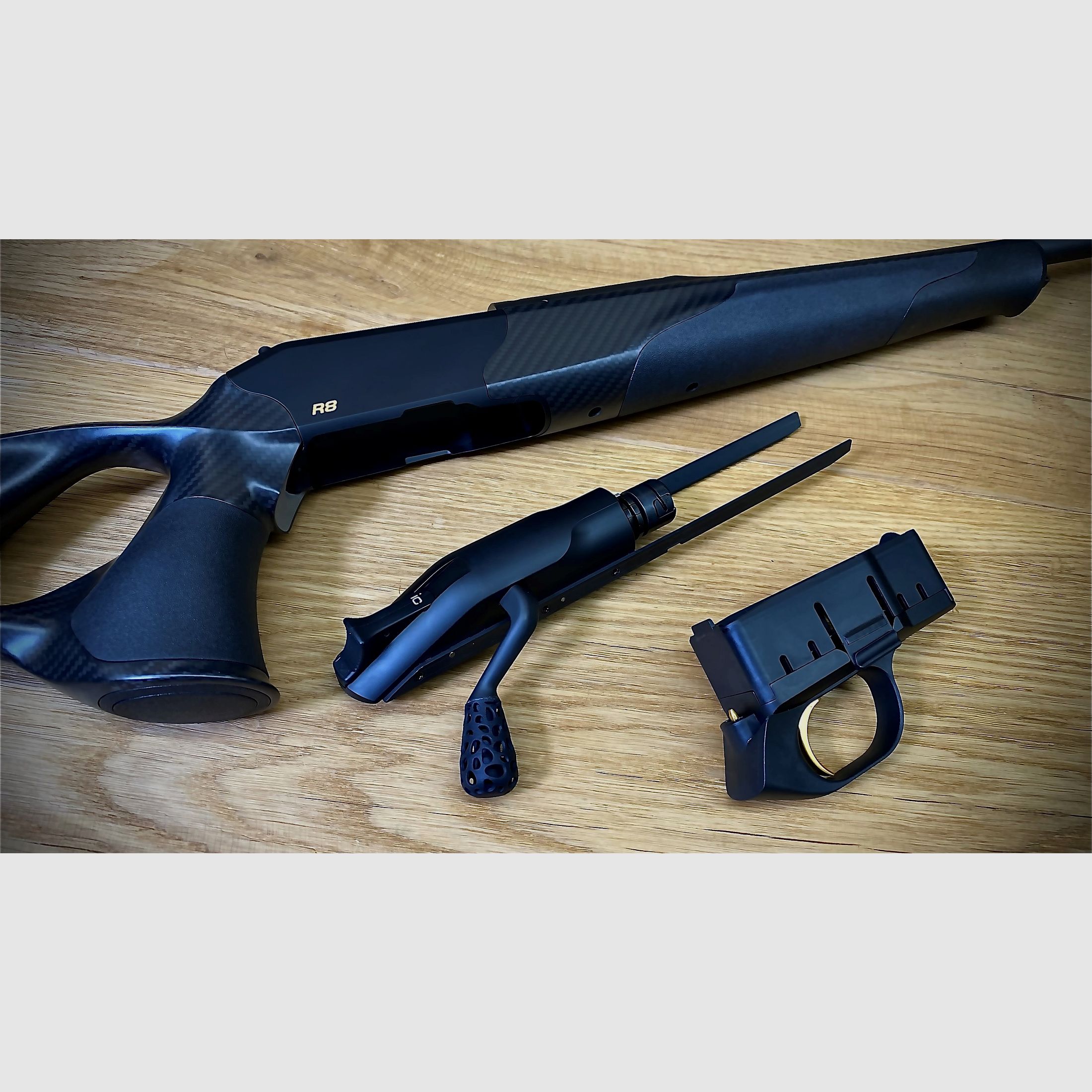 Blaser R8 Ultimate Carbon / wkładki elastomerowe / złoty spust / kaliber M15x1 i długość lufy do wyboru