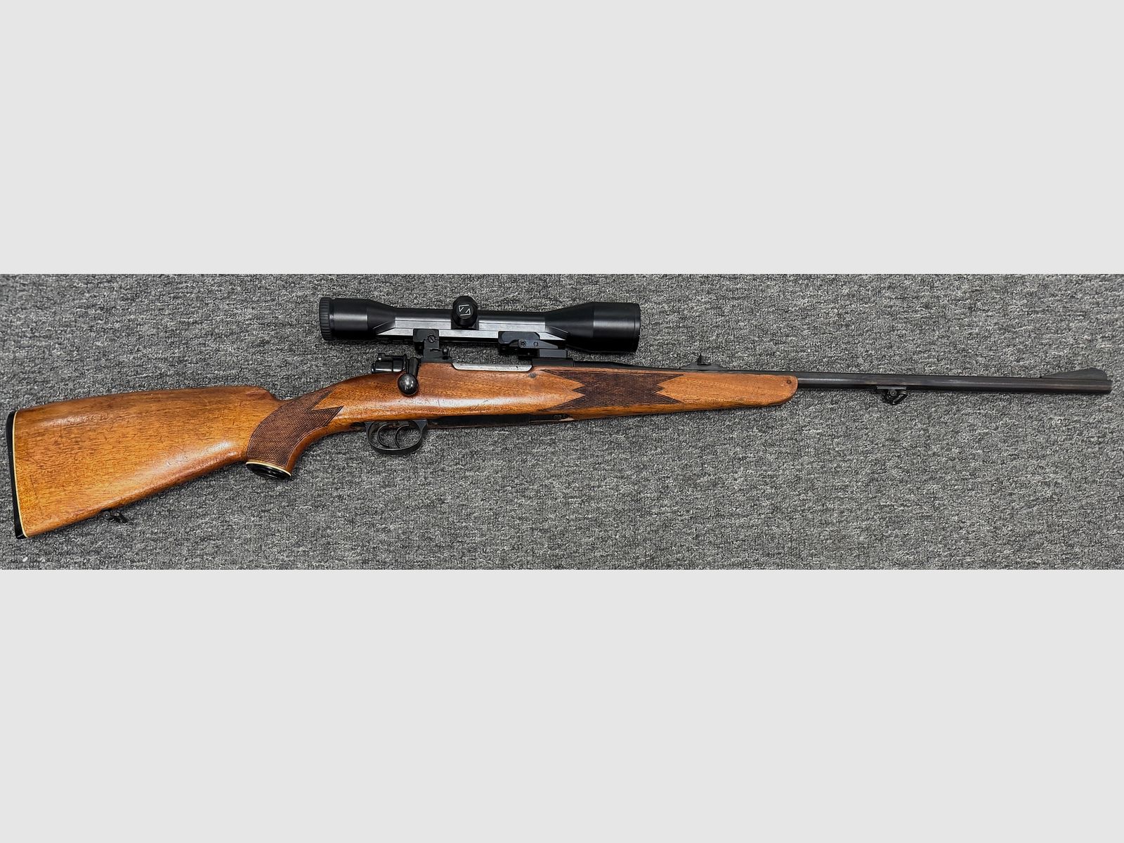 98er in het kaliber .243 Win met Zeiss Diatal ZM 6x42 T*