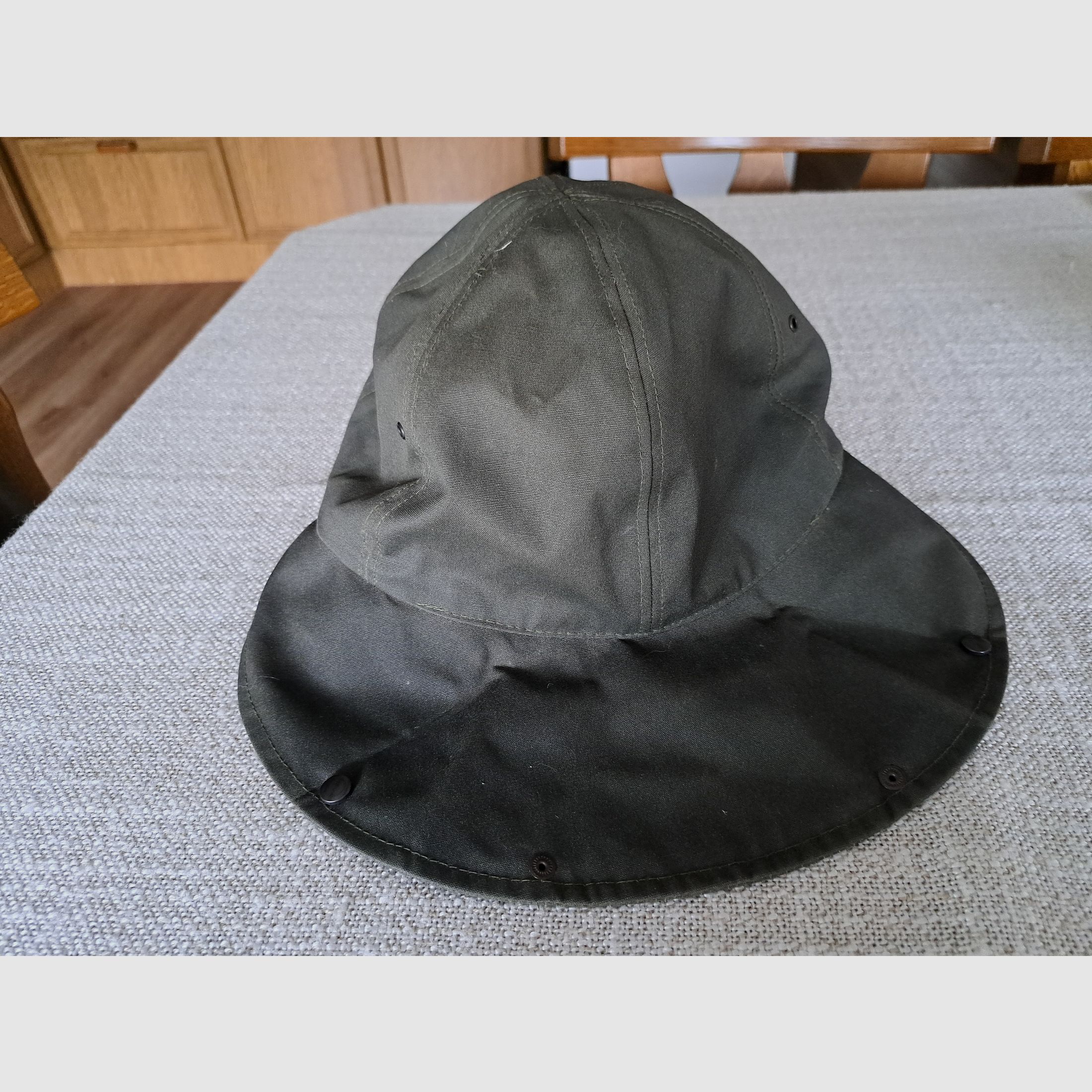 As new cap with neck protection from Colamtiss size 61