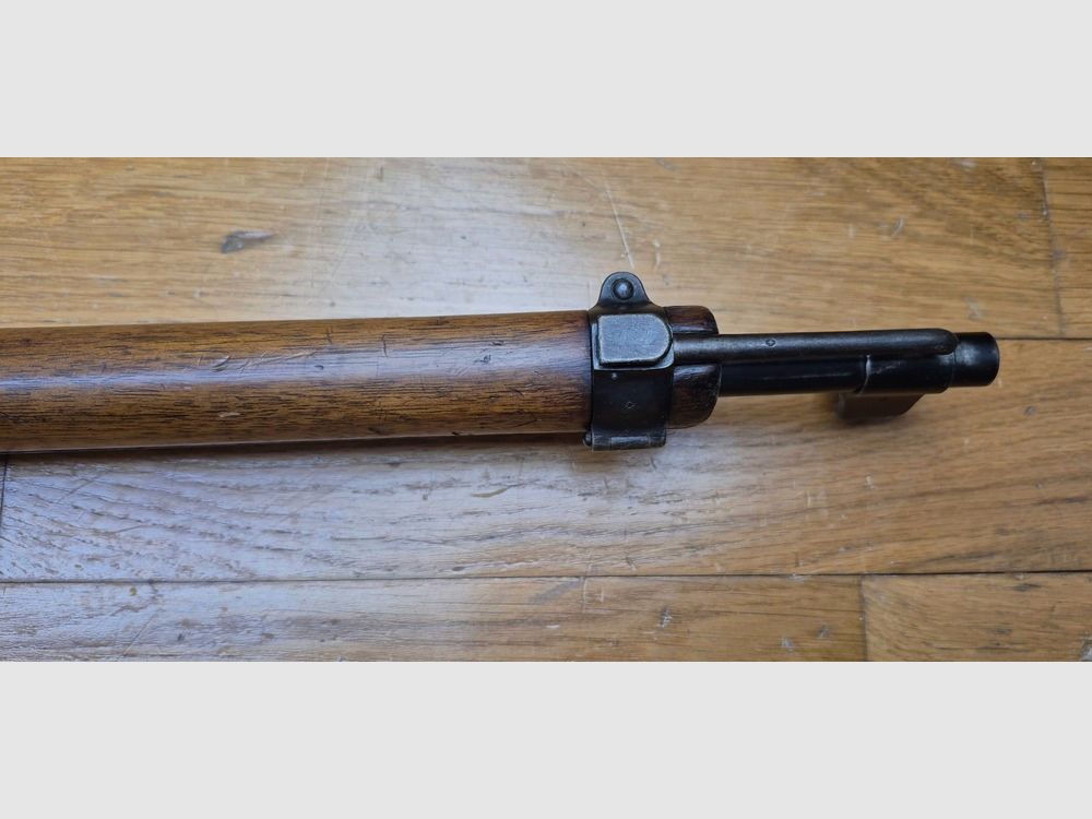 Seltene Schweizer Büchse 05/11 – Auf Basis der Kavalleriebüchse 1905 System 1889 Schmidt Rubin modifiziert 1911 – Munition GP11 in 7,5 x 55 Schweiz – Gute Hölzer, aber mit Reparaturen – Mechanik einwandfrei und sehr schöner Lauf – Ausgezeichnete kleine Büchse in Kat. D – BE/BE+, Bild 19 von 45