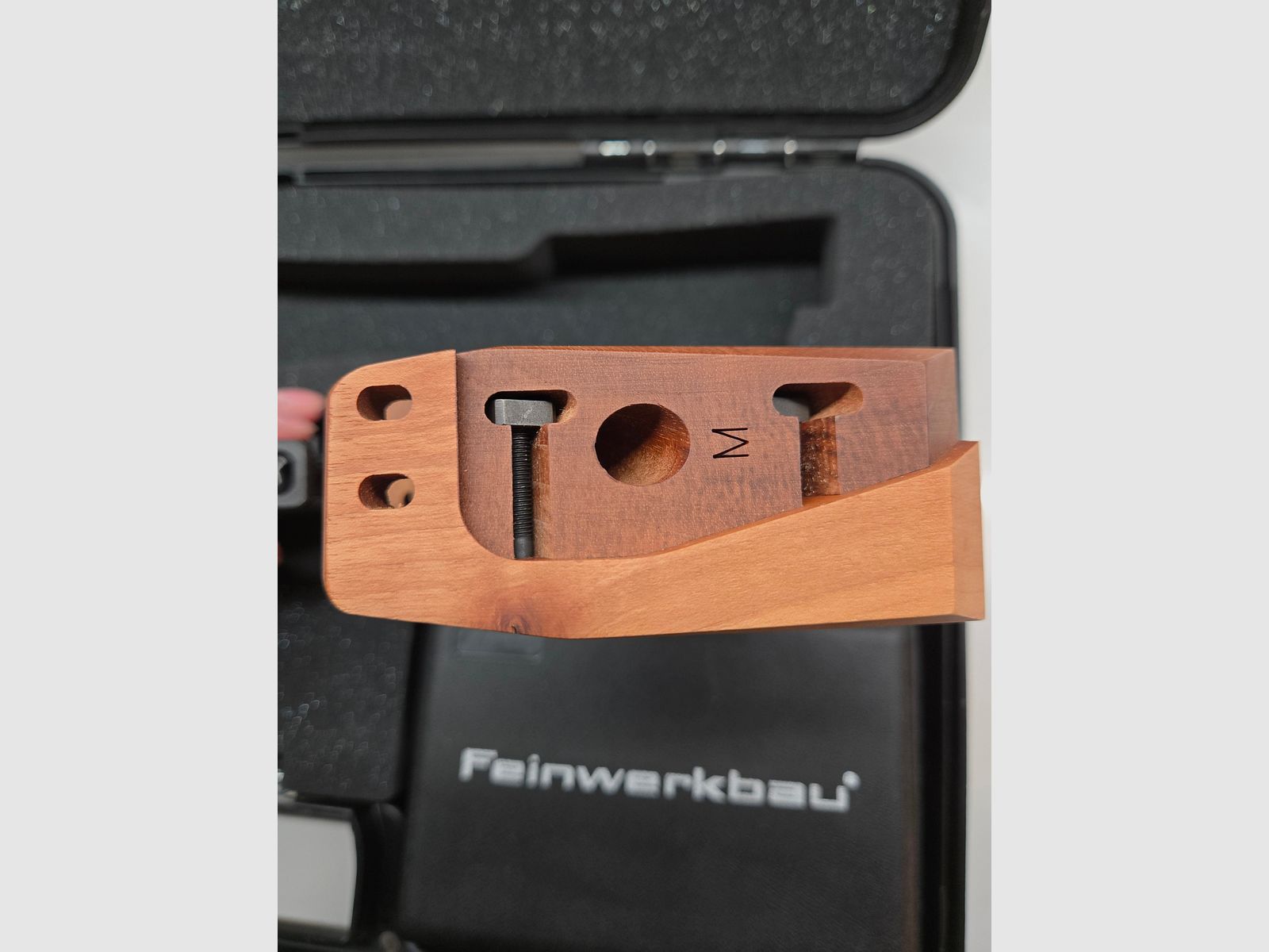 Match air pistol Feinwerkbau P8X (grip M) as good as new with accessories