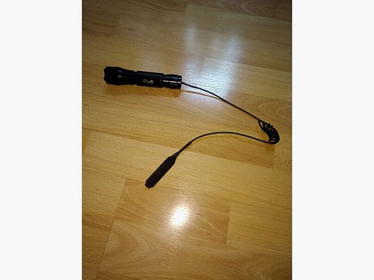 Taktischer Strahler Ultra-Fire WF-501B