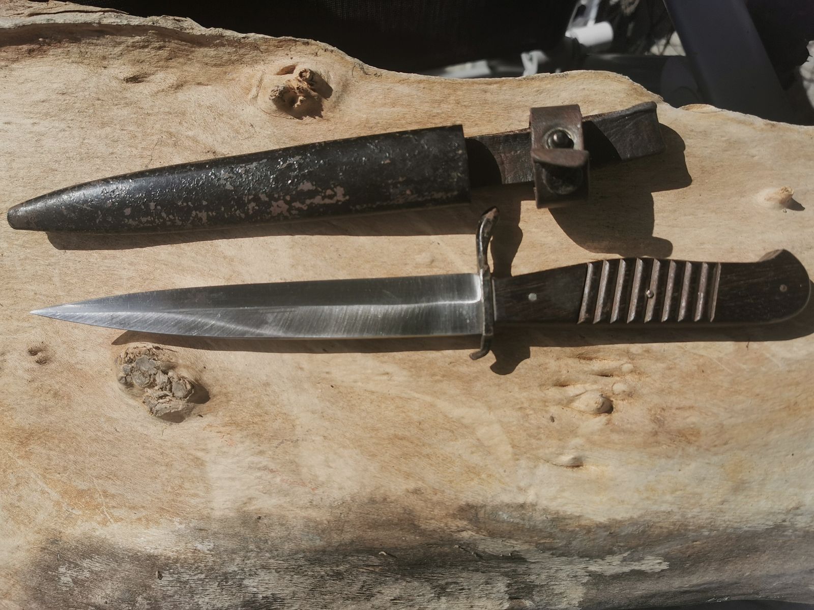 Antiguo cuchillo de trinchera alemán, no tengo idea