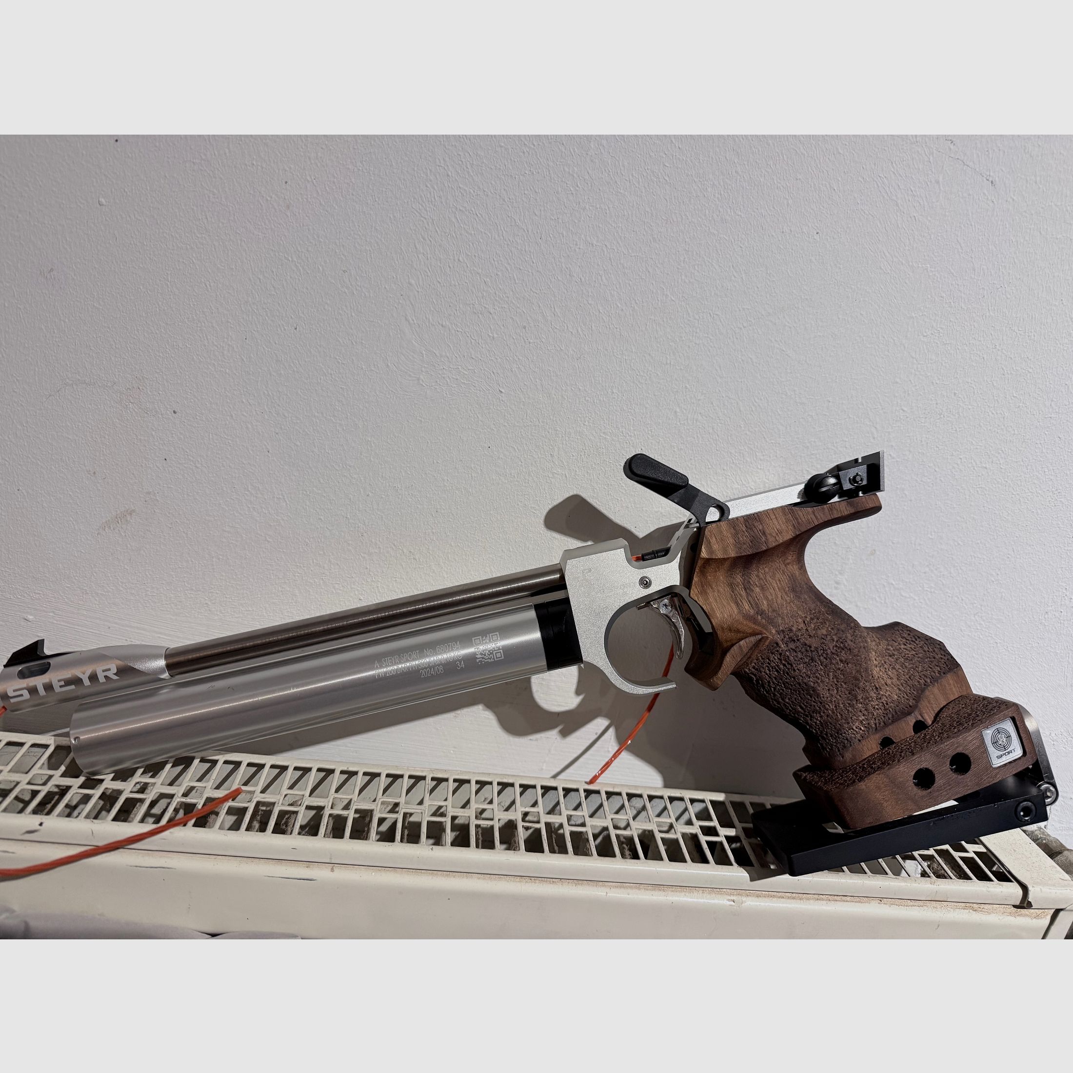 Steyer air pistol LP2 left