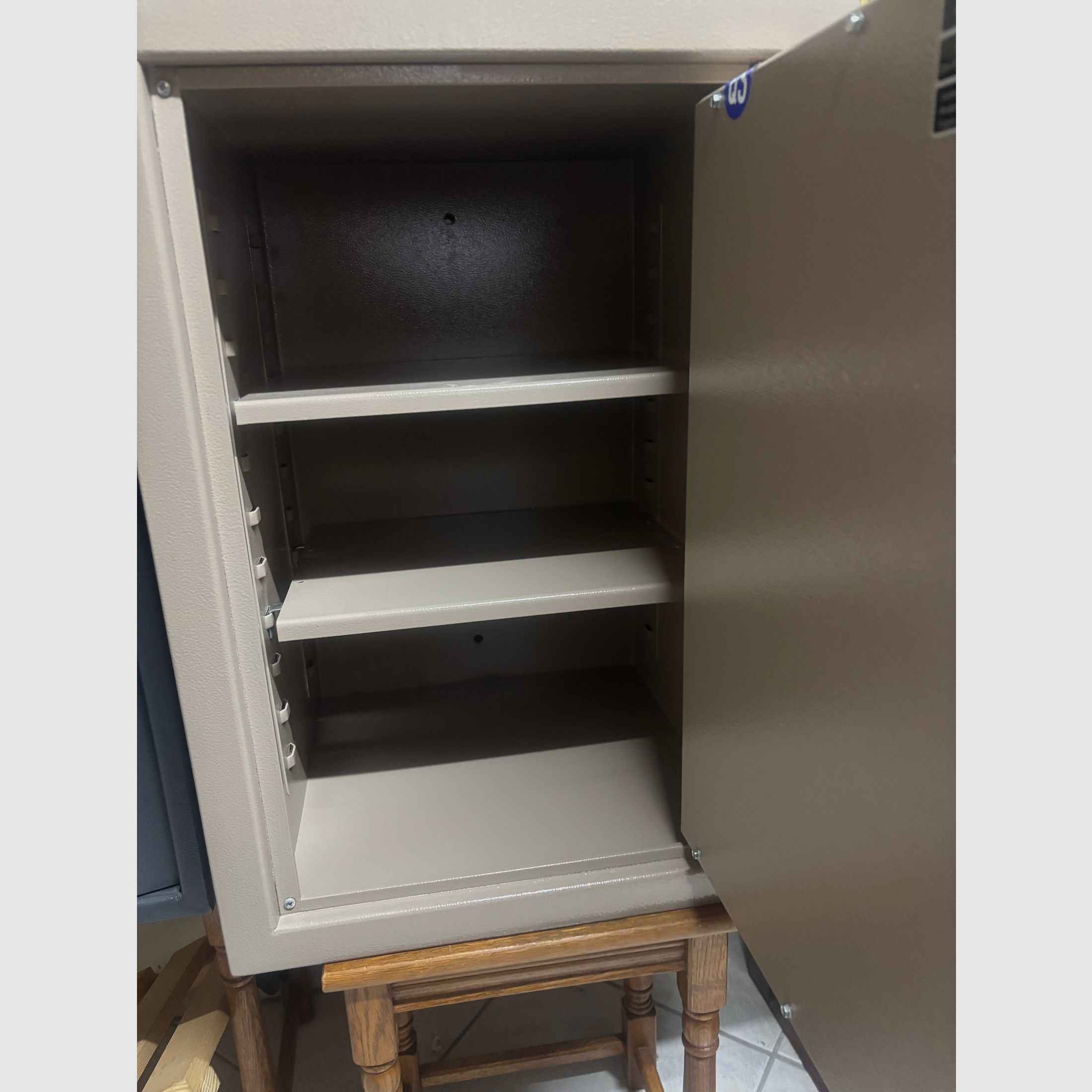 Stahlschrank, Sicherheitsstufe B nach VDMA24992