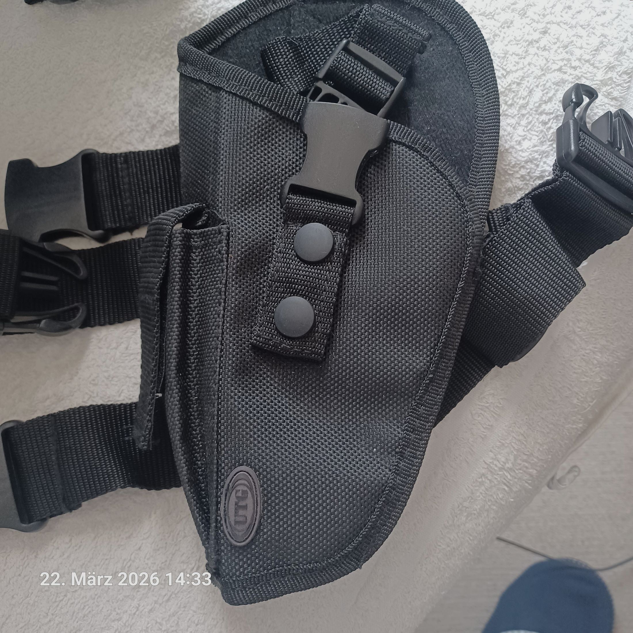 UTG Elite Tactical Thigh Holster - Universal thigh holster for pistol - Black - for left-handed users